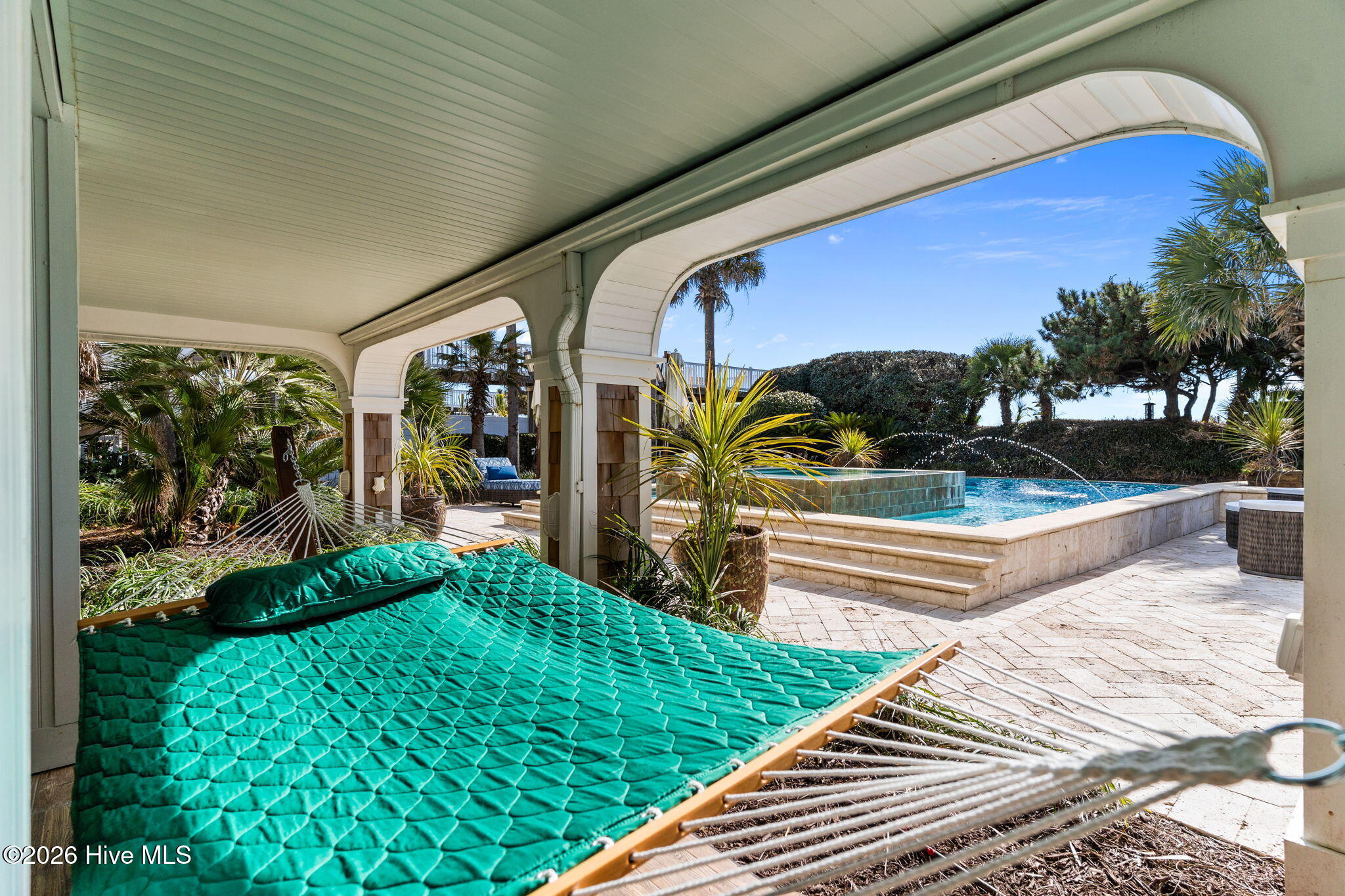 100552689 | Photo 93