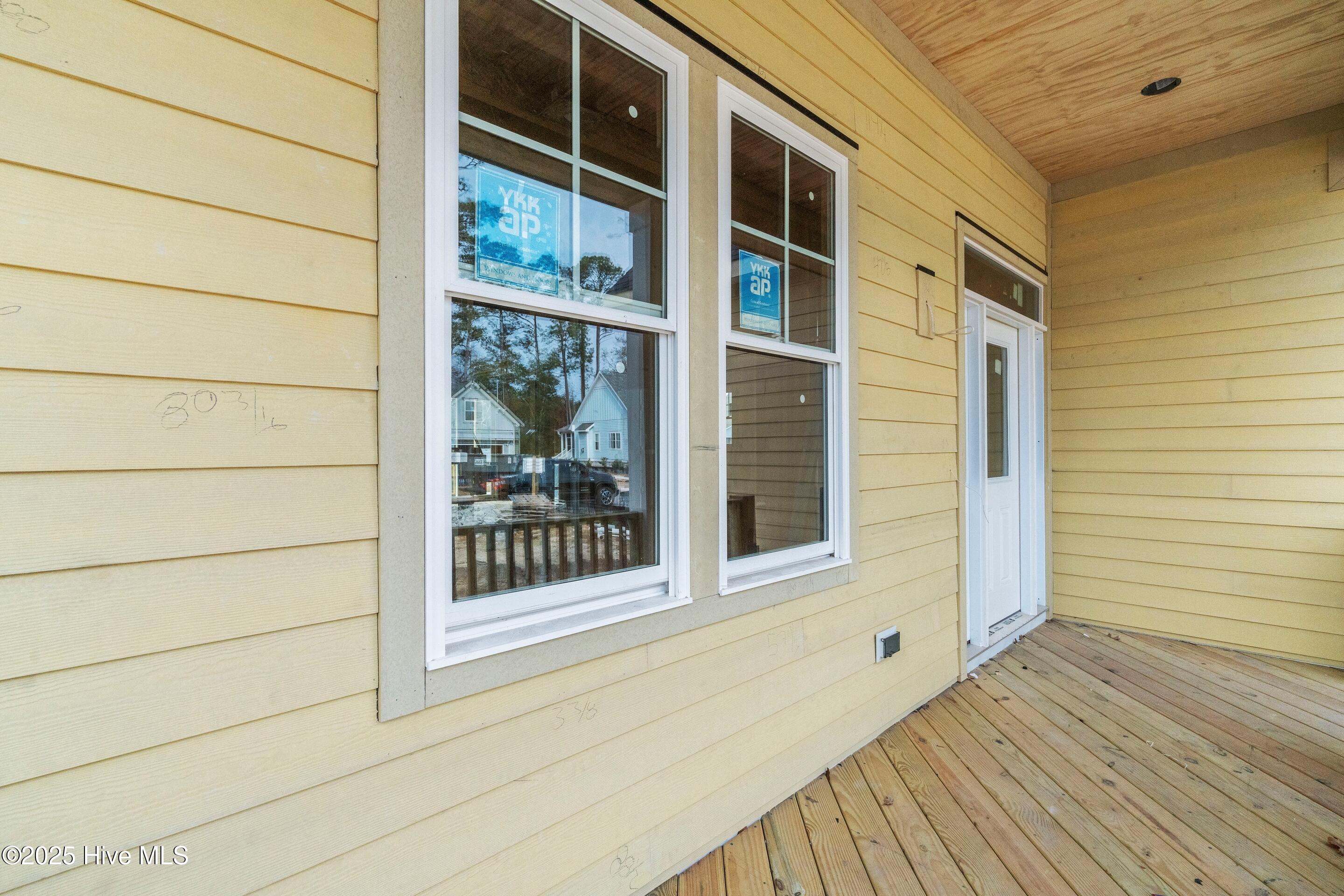 100543069 | Photo 16