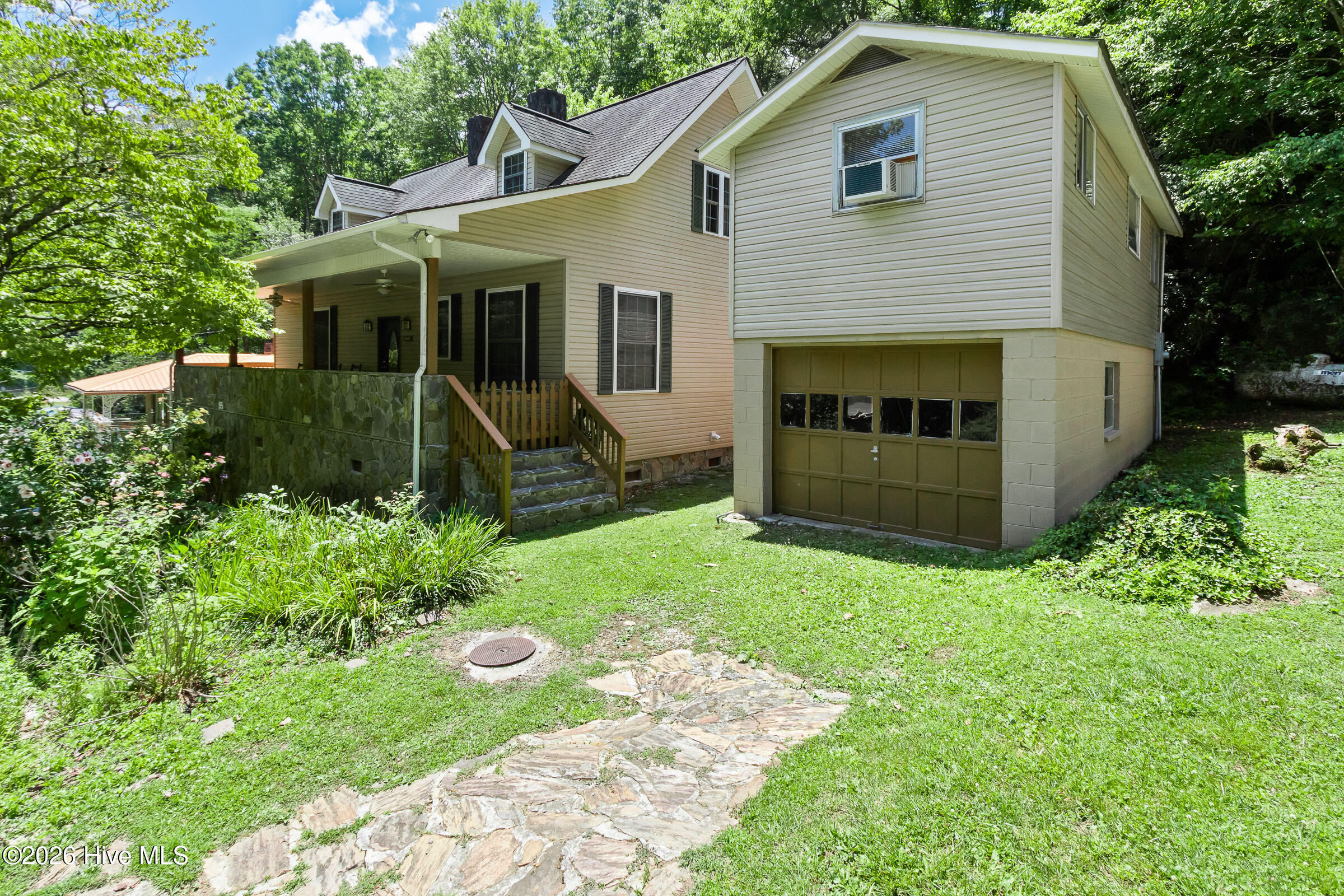 95 Cherokee Avenue
