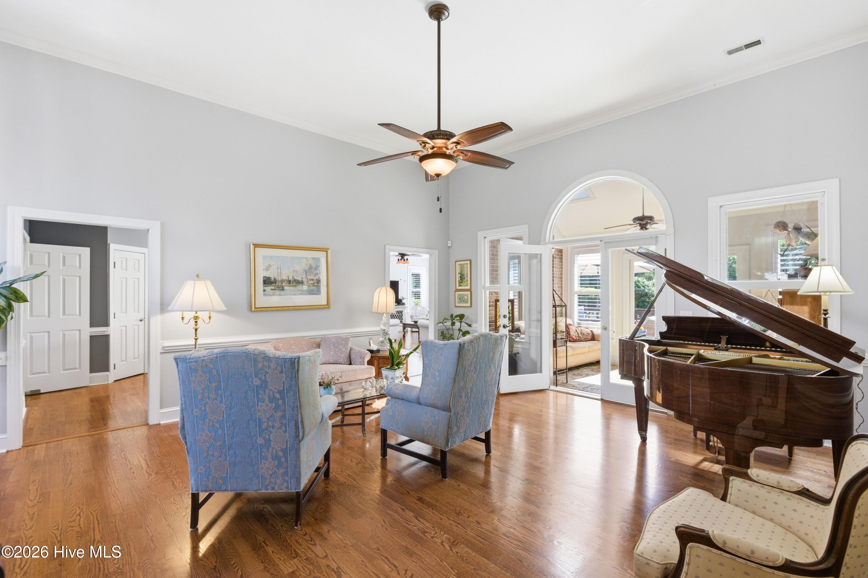 100568689 | Photo 35