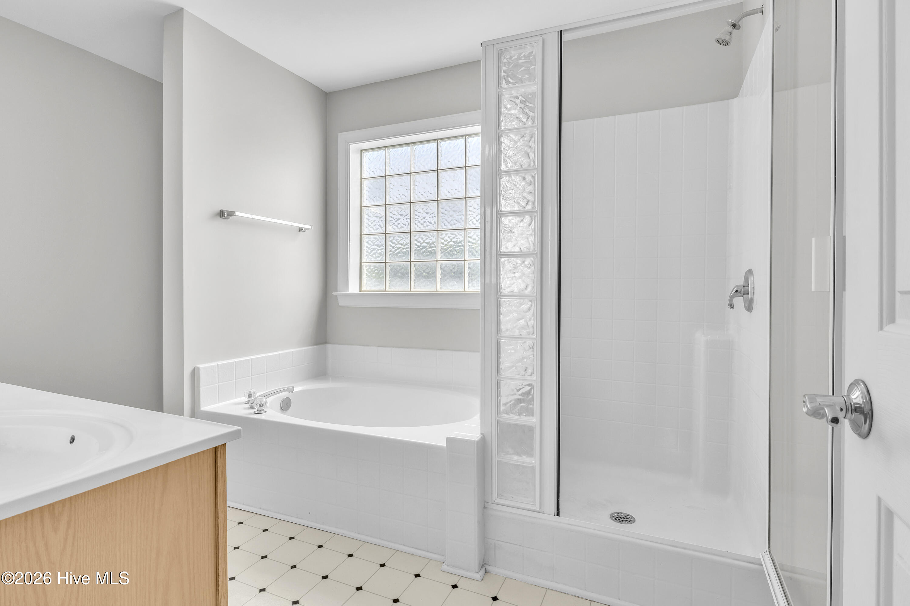 100567649 | Photo 25