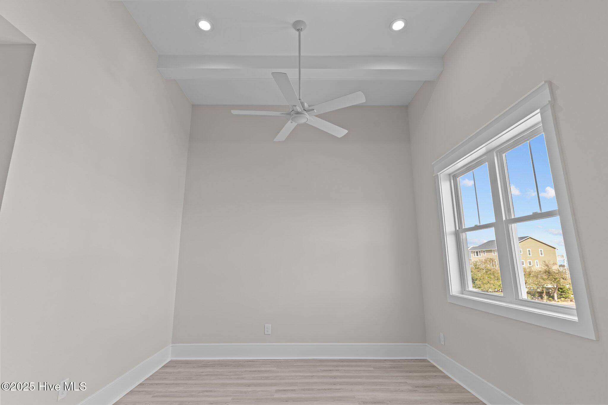 100489712 | Photo 35