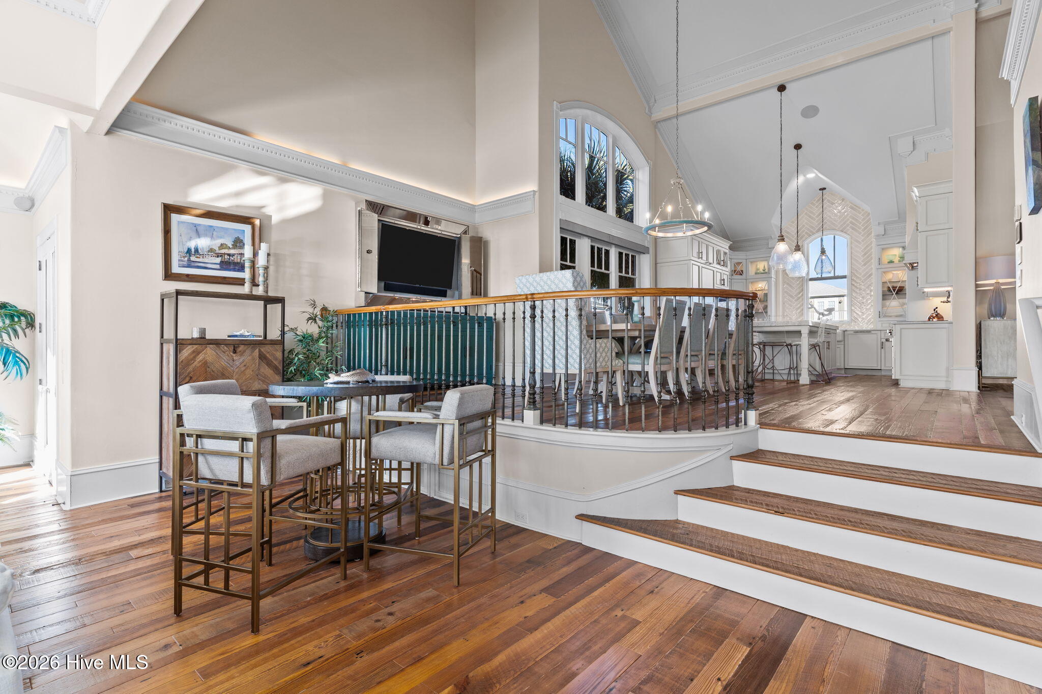 100552689 | Photo 19