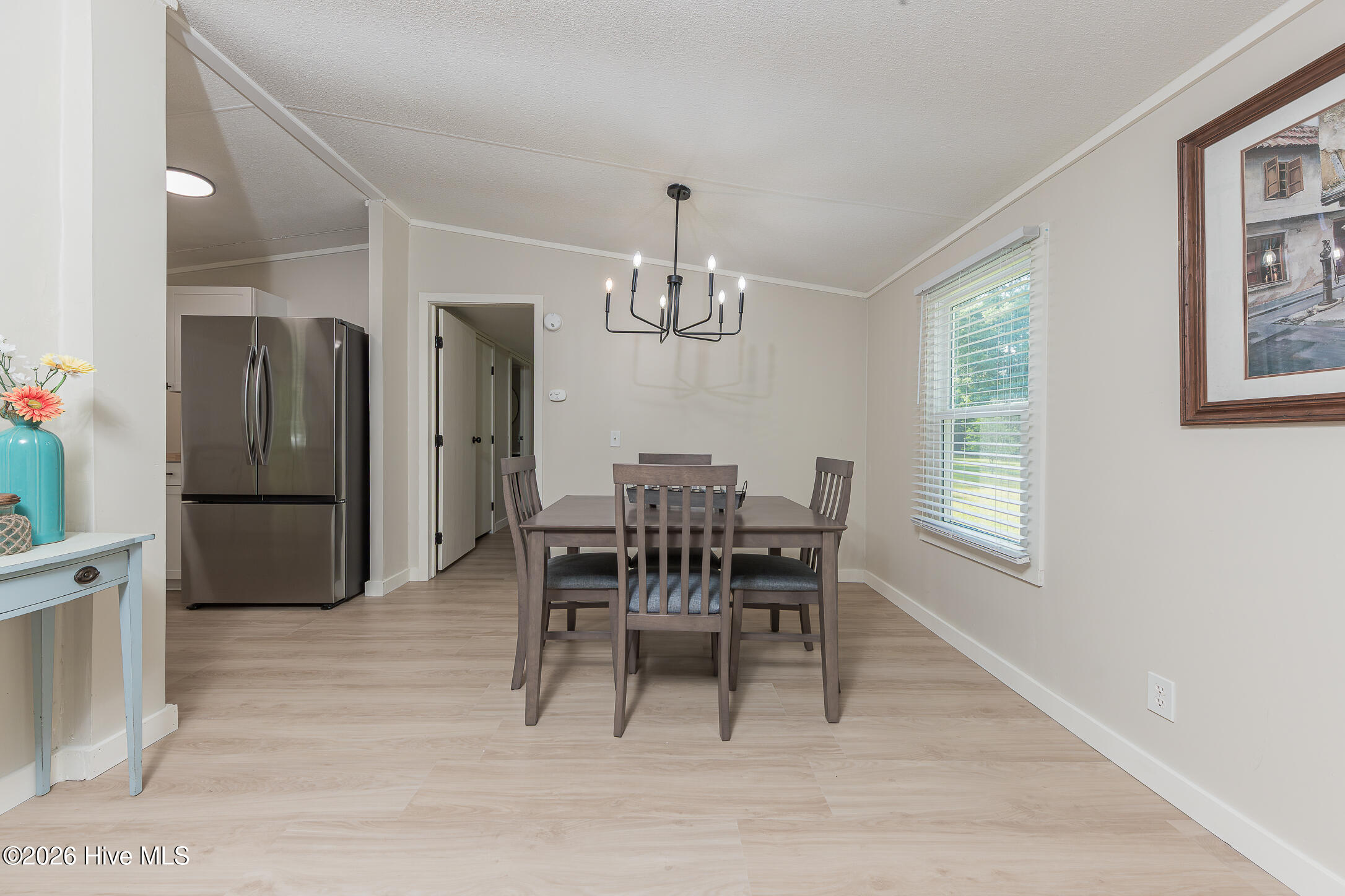 100570278 | Photo 25