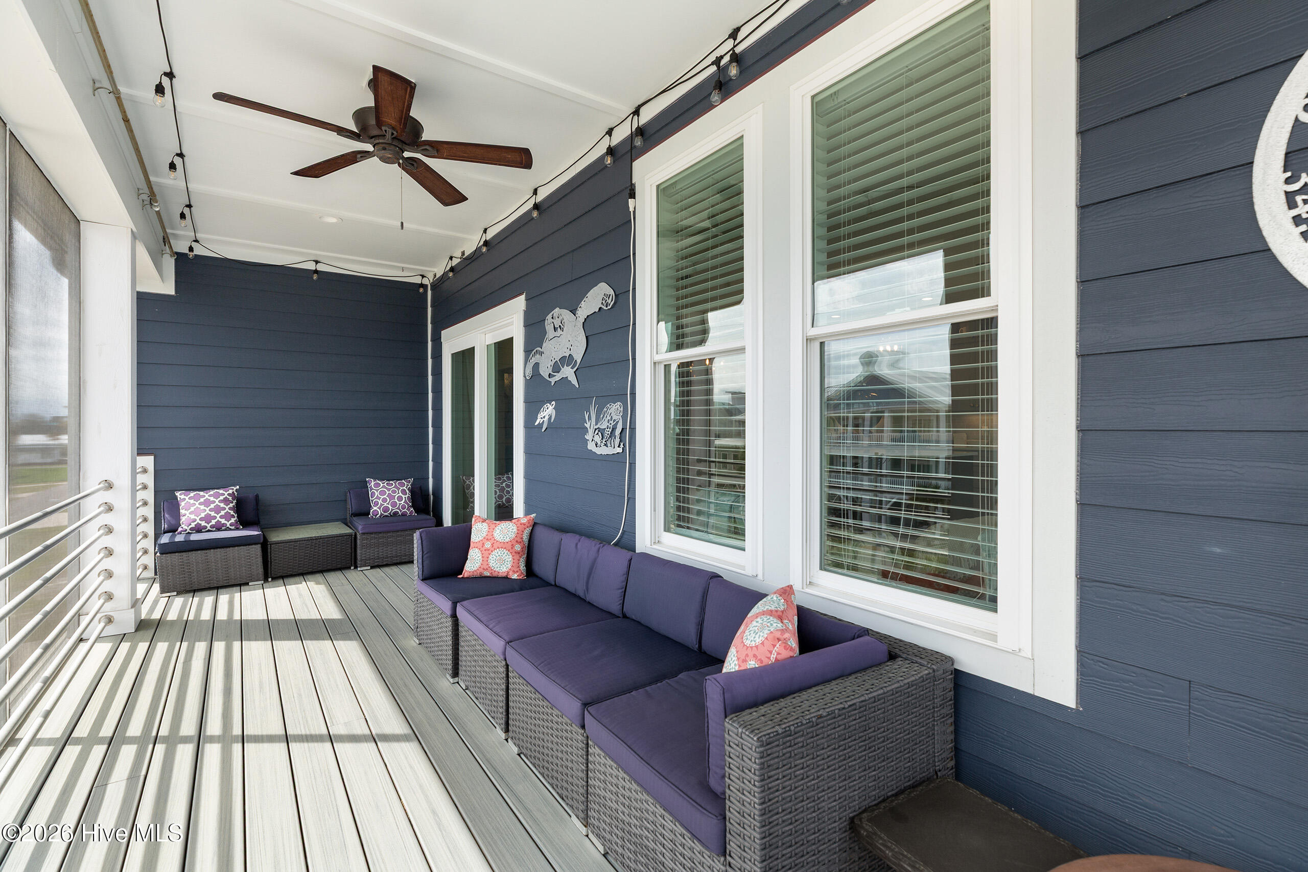 100562975 | Photo 25