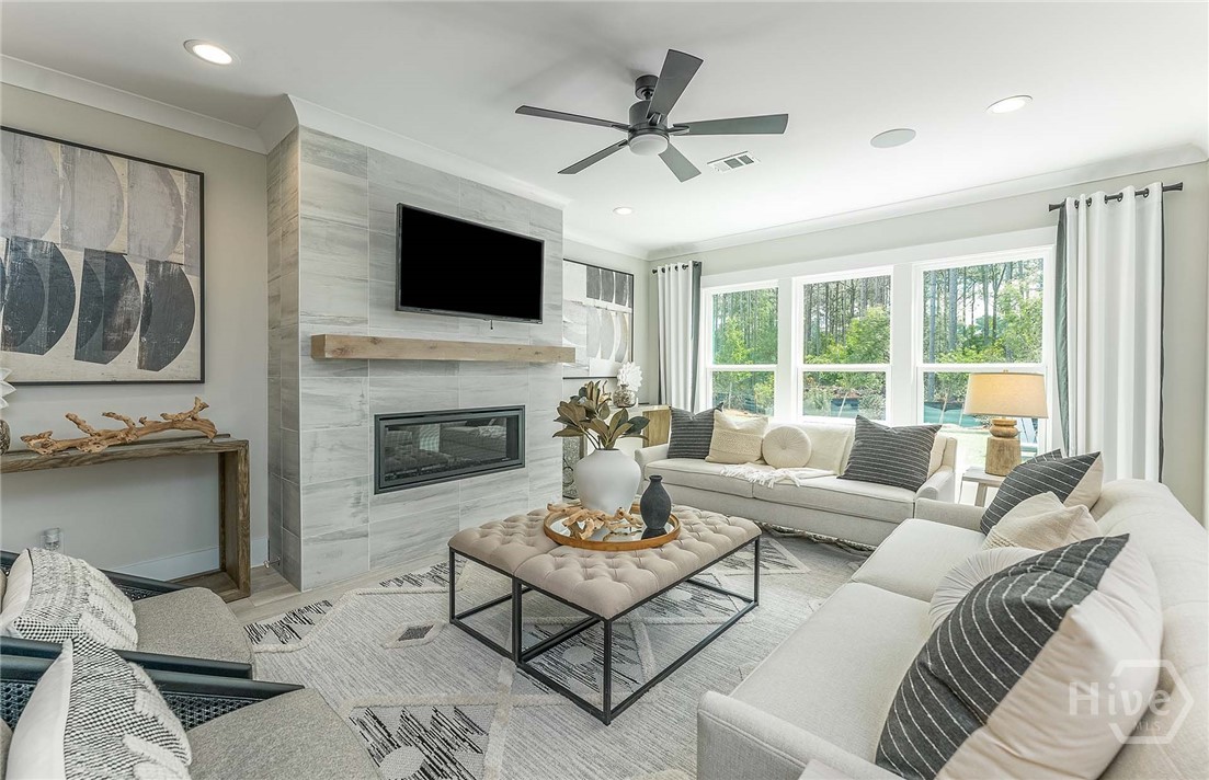 Pictures, photographs, colors, features, and sizes are for illustration purposes only and will vary from the homes as built.