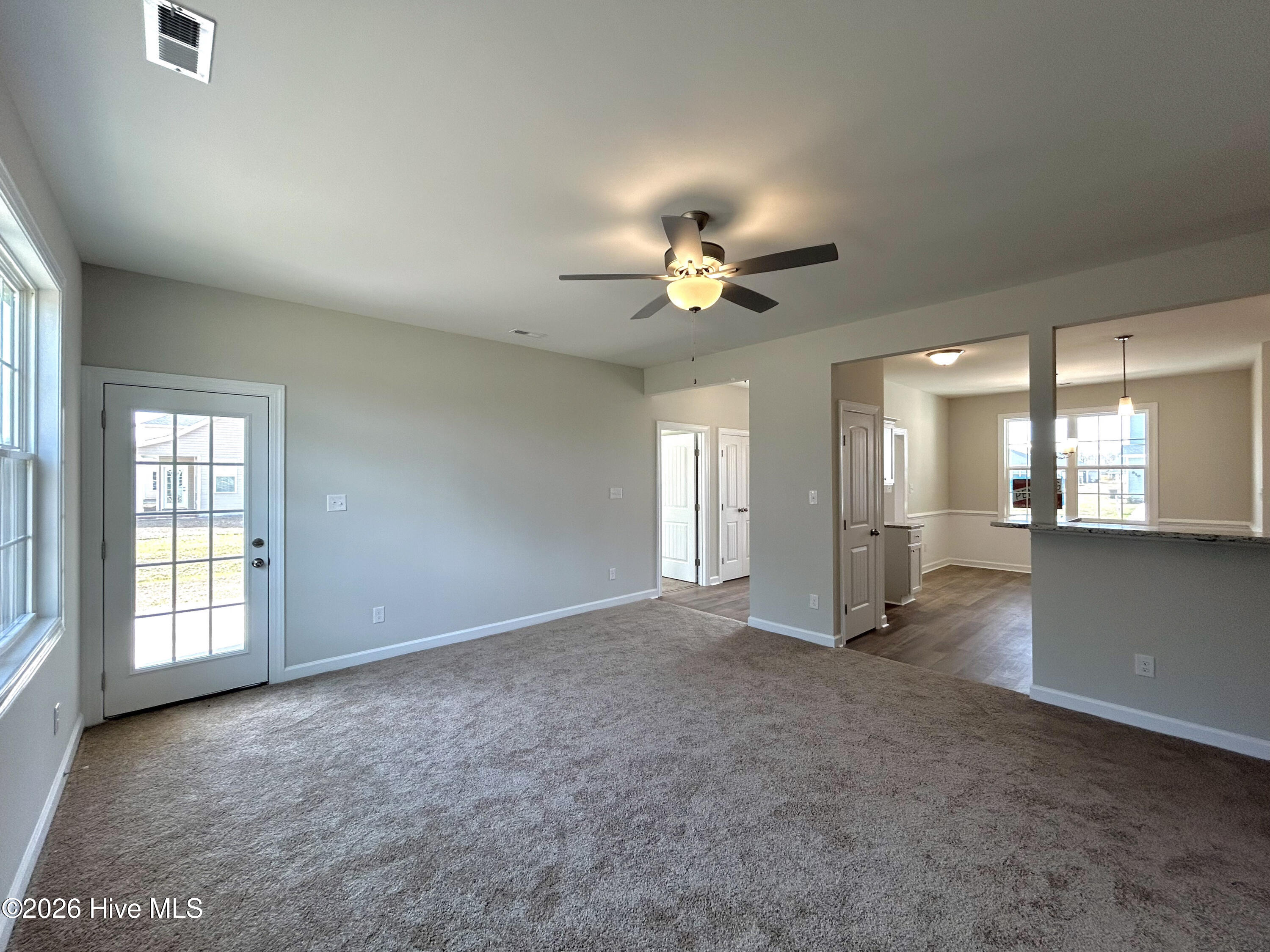 100560362 | Photo 15