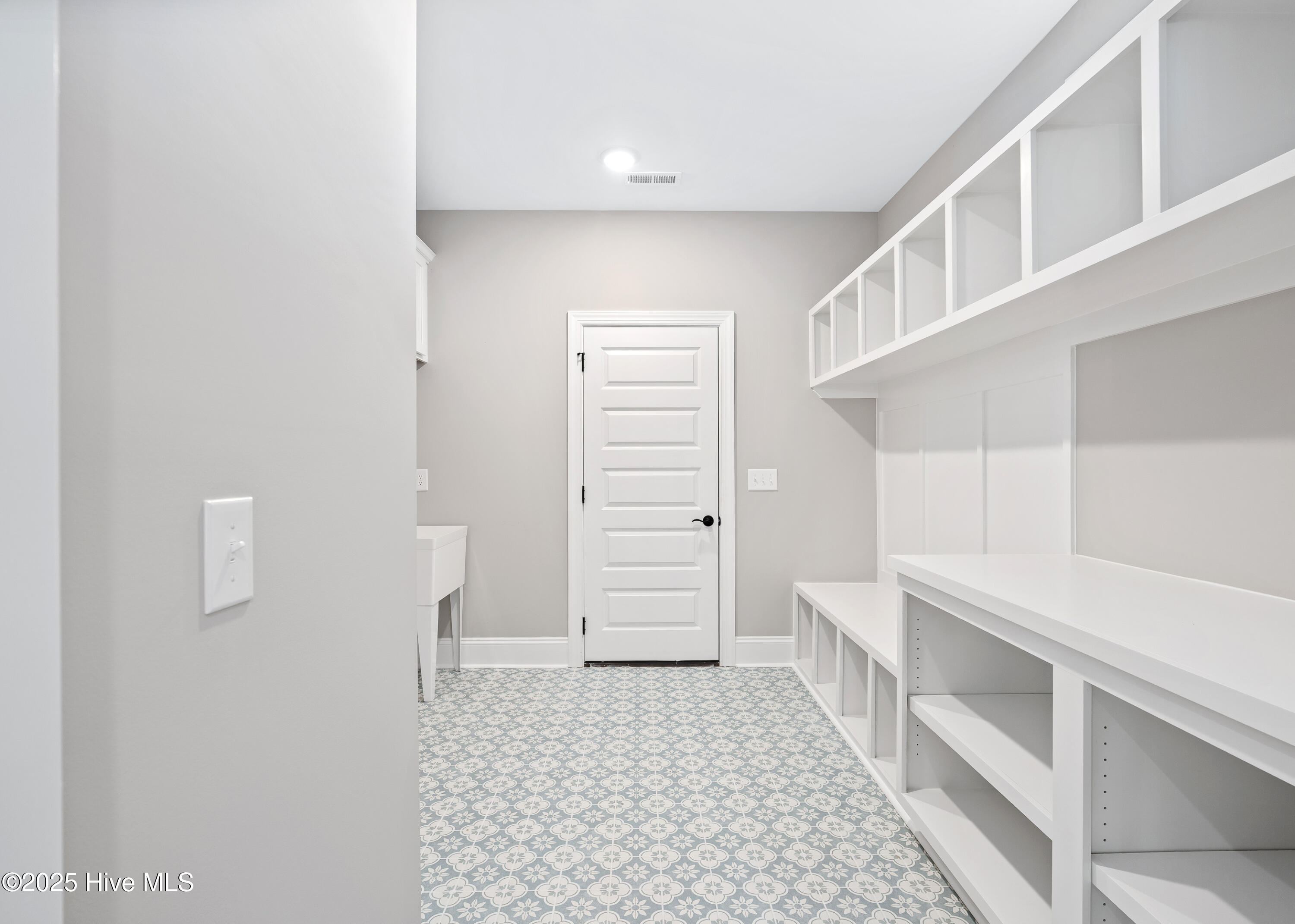 100537185 | Photo 15