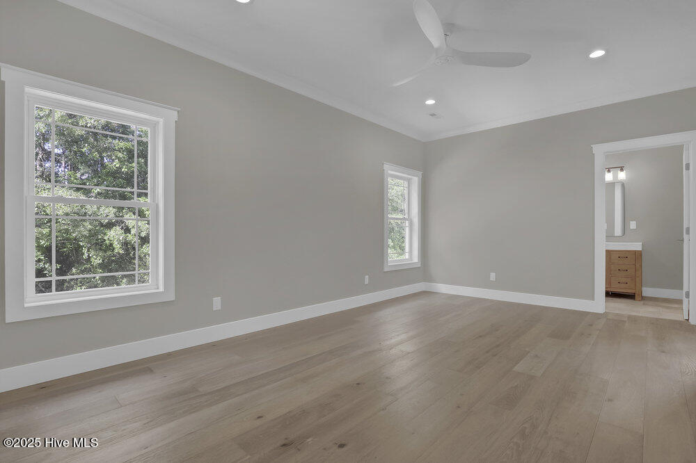 100509859 | Photo 23