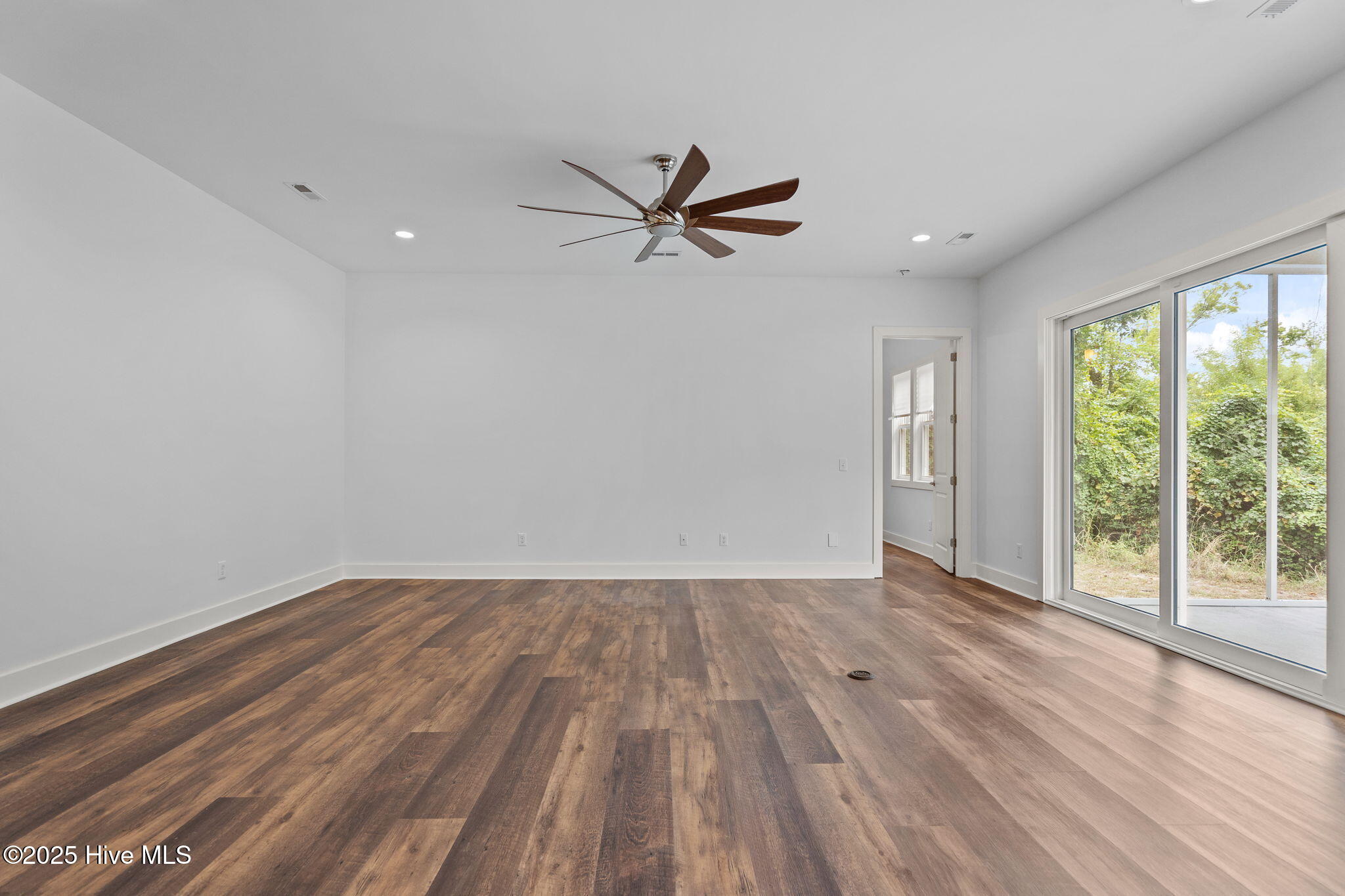 100532333 | Photo 110