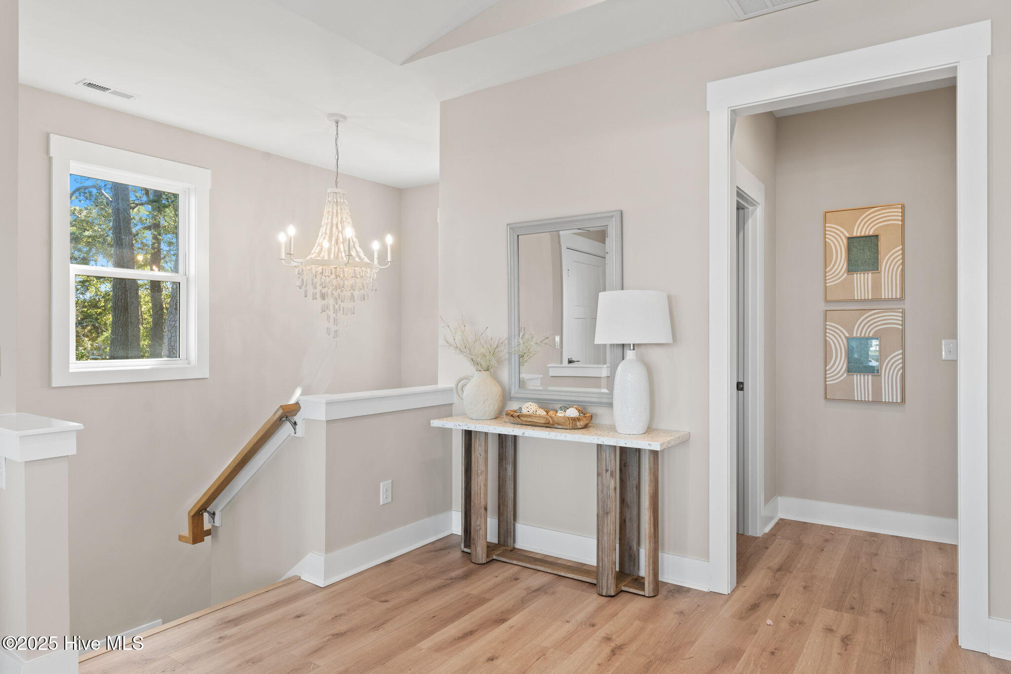 100485023 | Photo 12