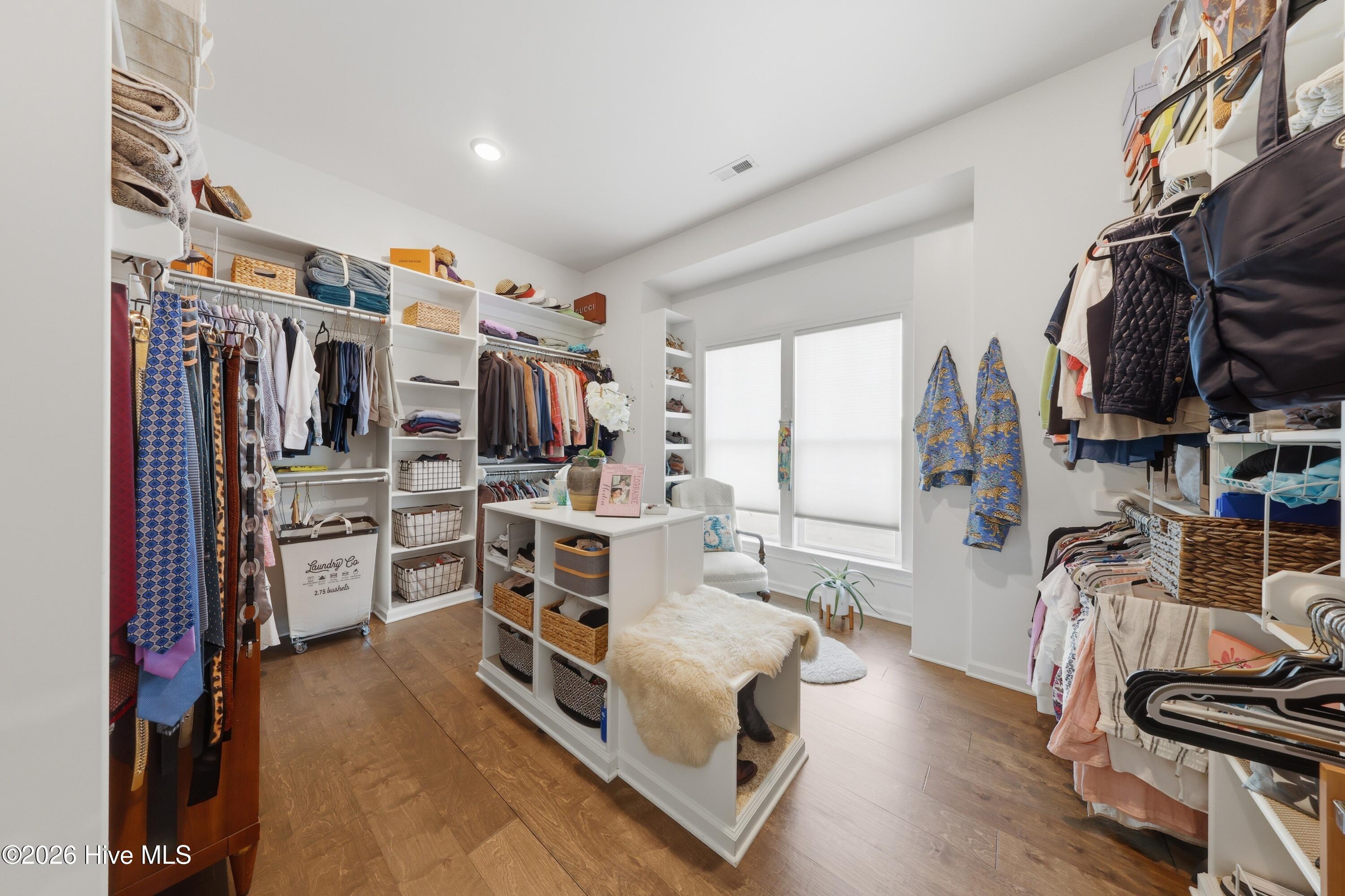 100560697 | Photo 41