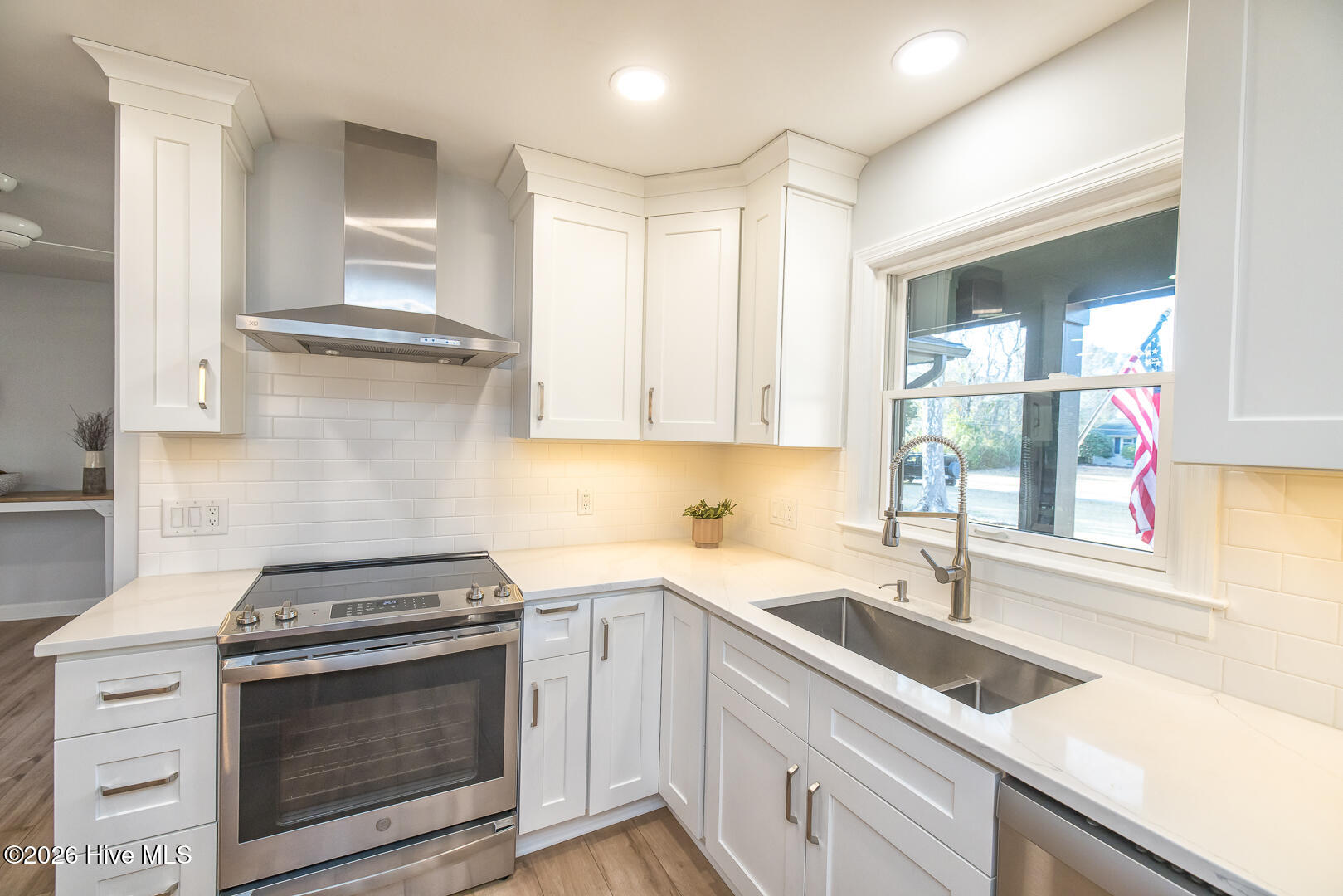 100553040 | Photo 12