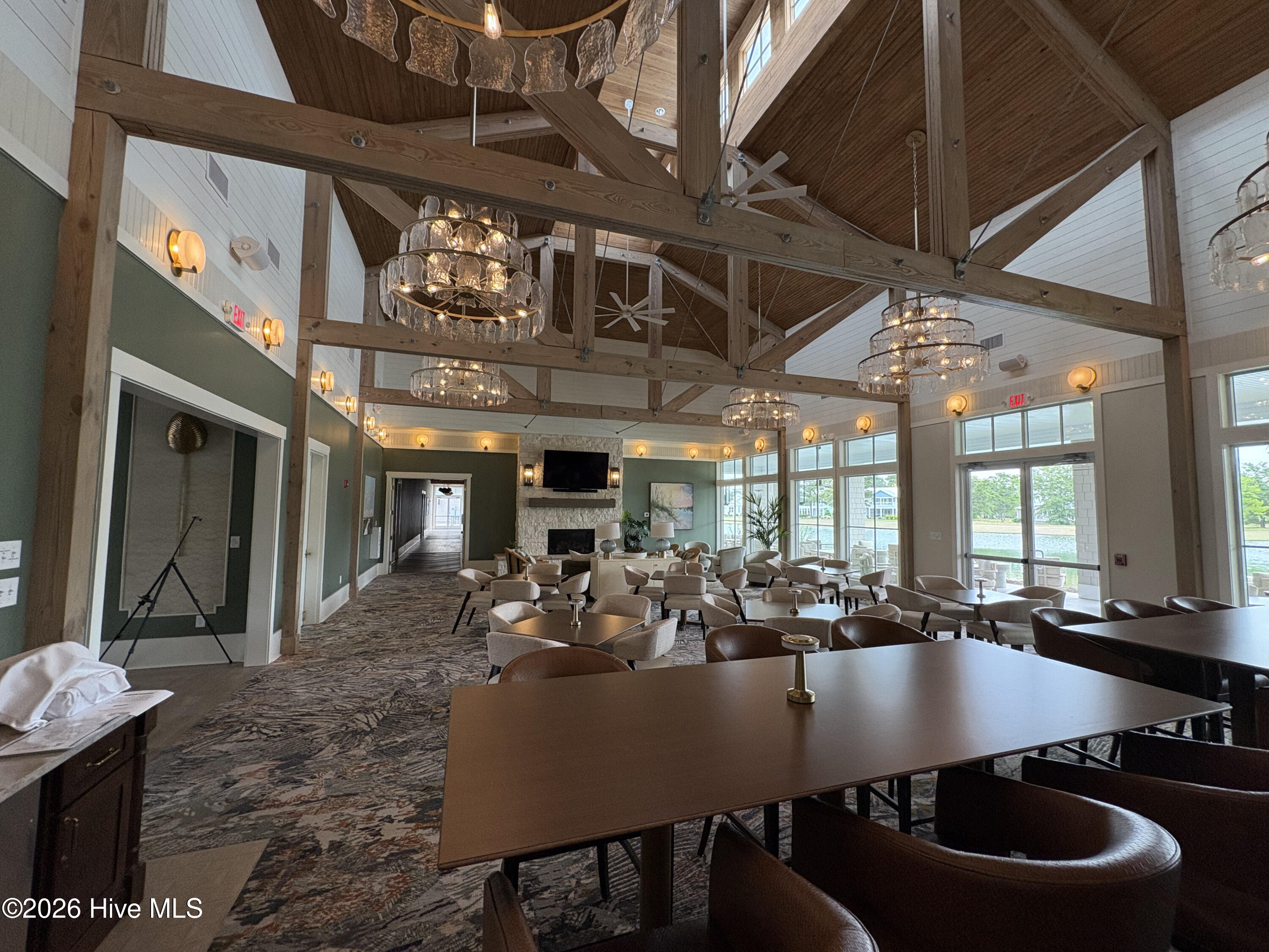 100528292 | Photo 49