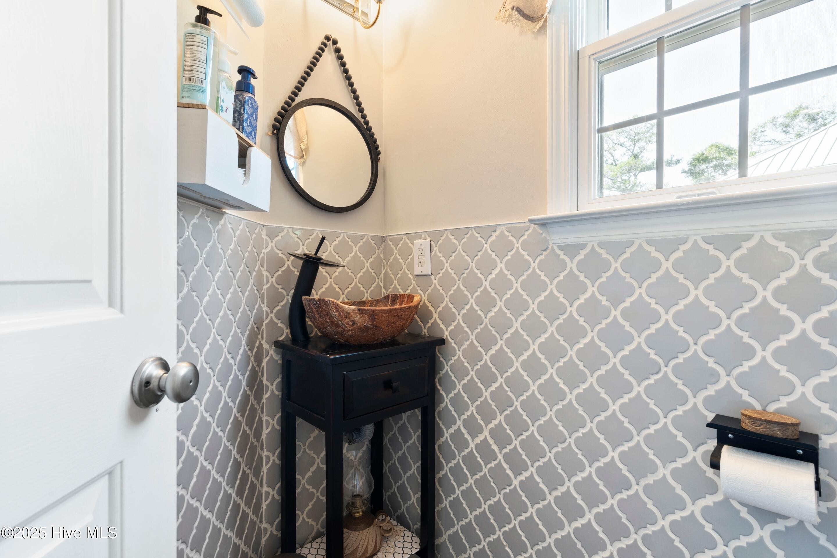 100538310 | Photo 38