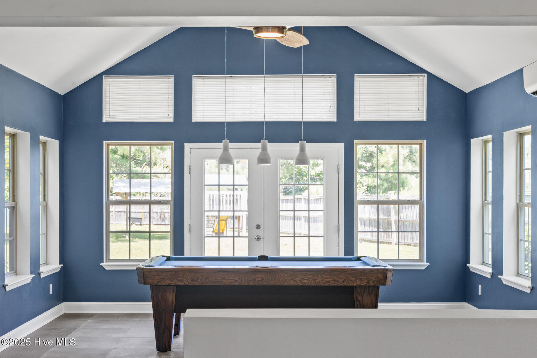 100521080 | Photo 11