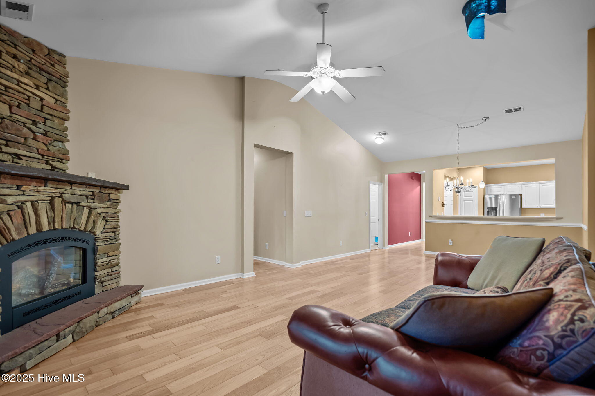 100538741 | Photo 23