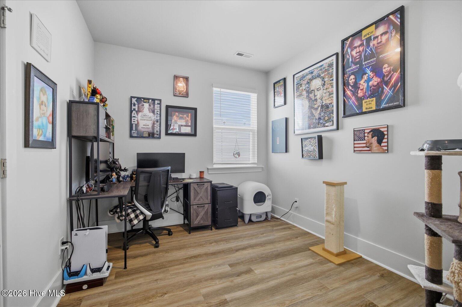 100568001 | Photo 38