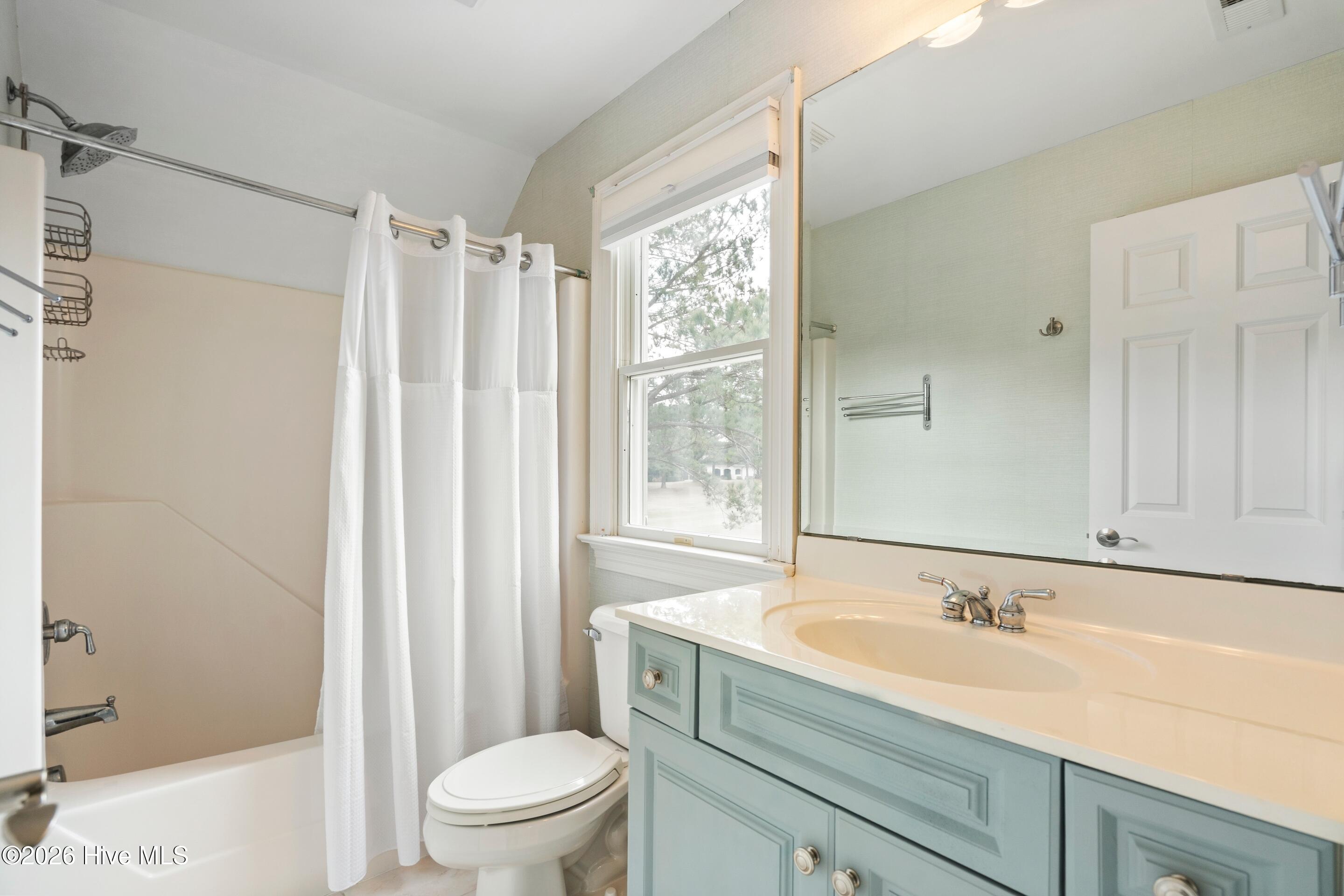 100548933 | Photo 48