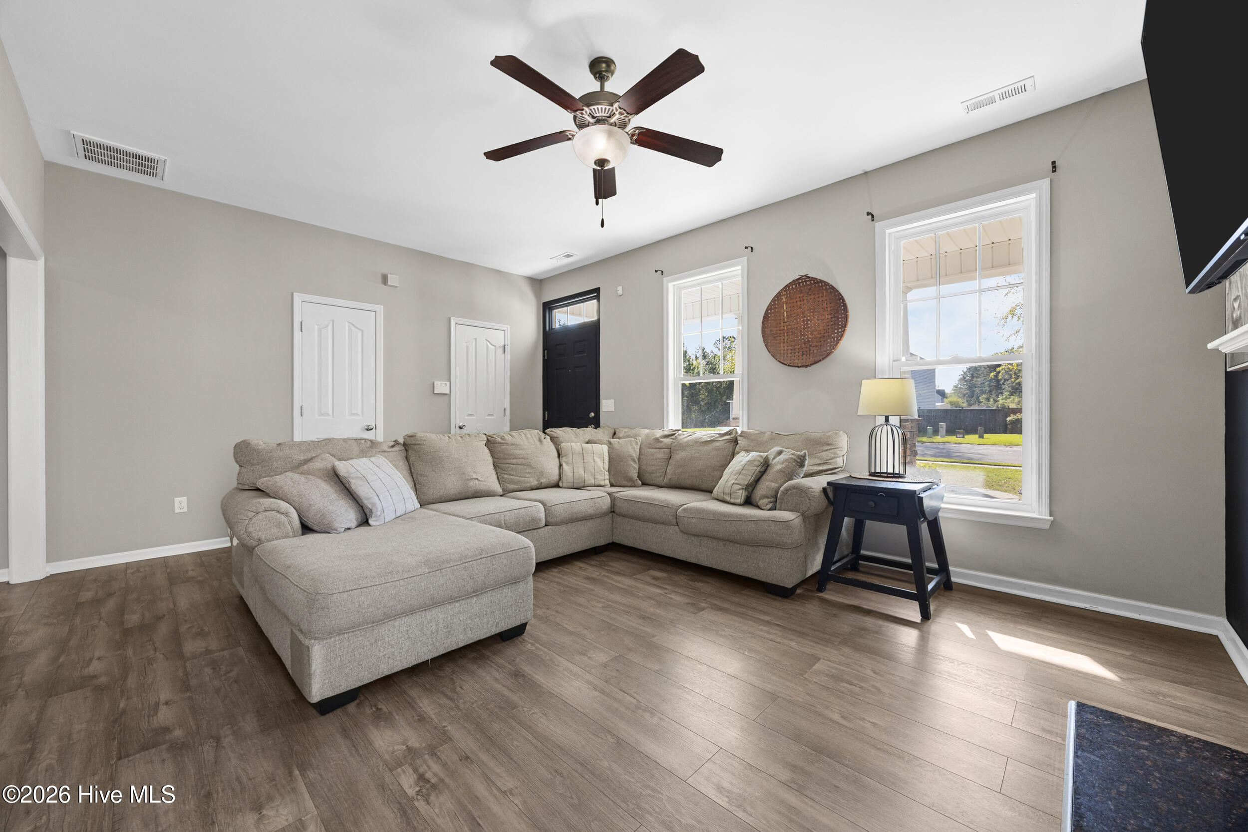 100567272 | Photo 14