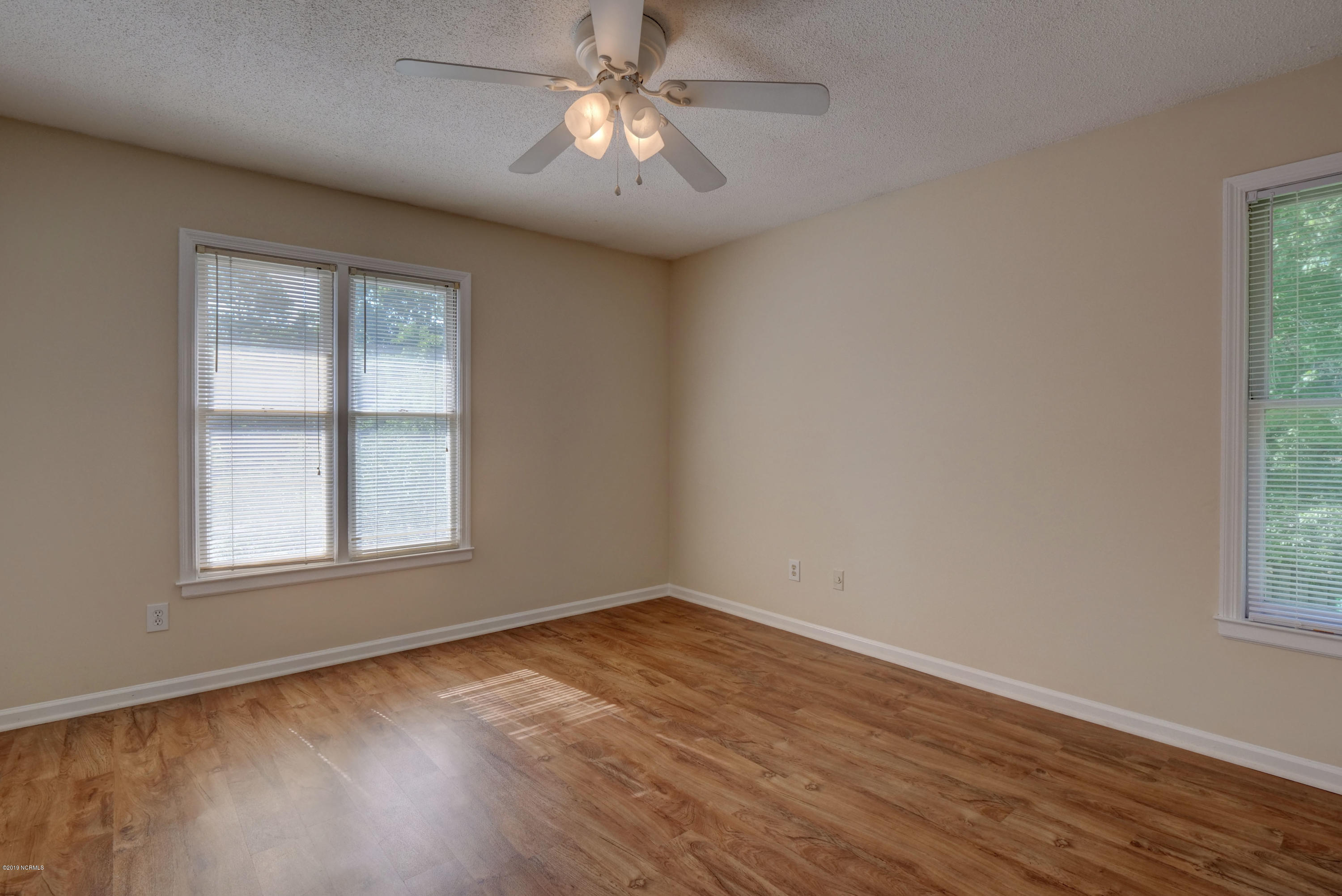 100549177 | Photo 14