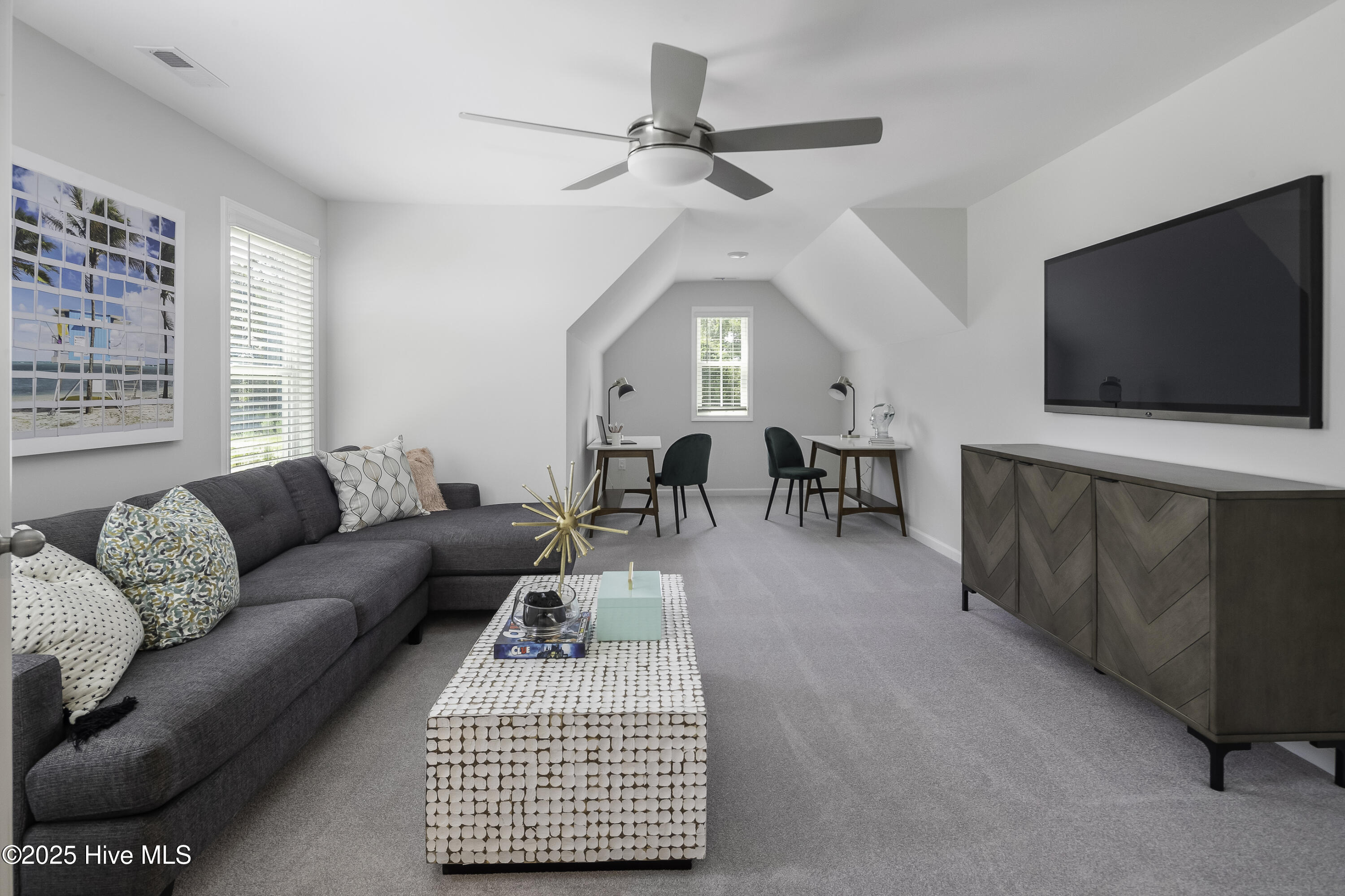 100522171 | Photo 11