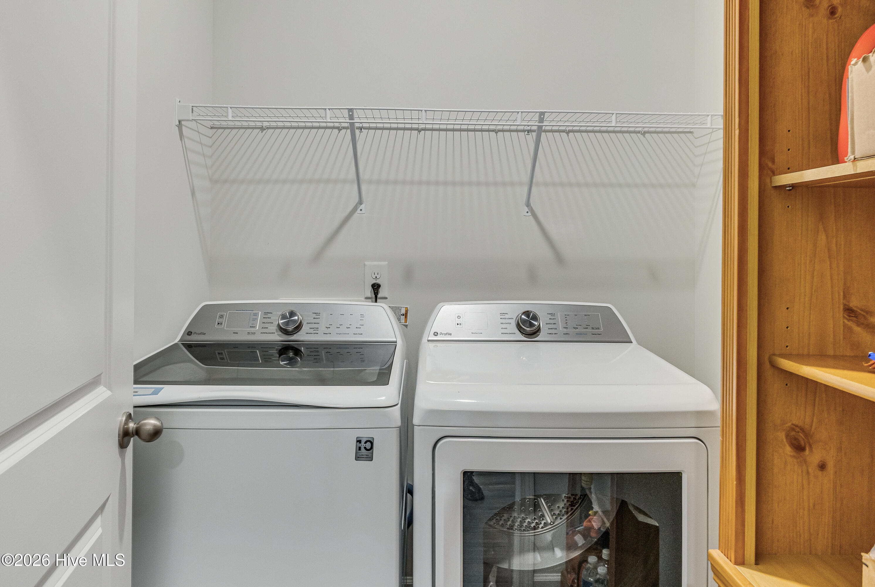 100566336 | Photo 32