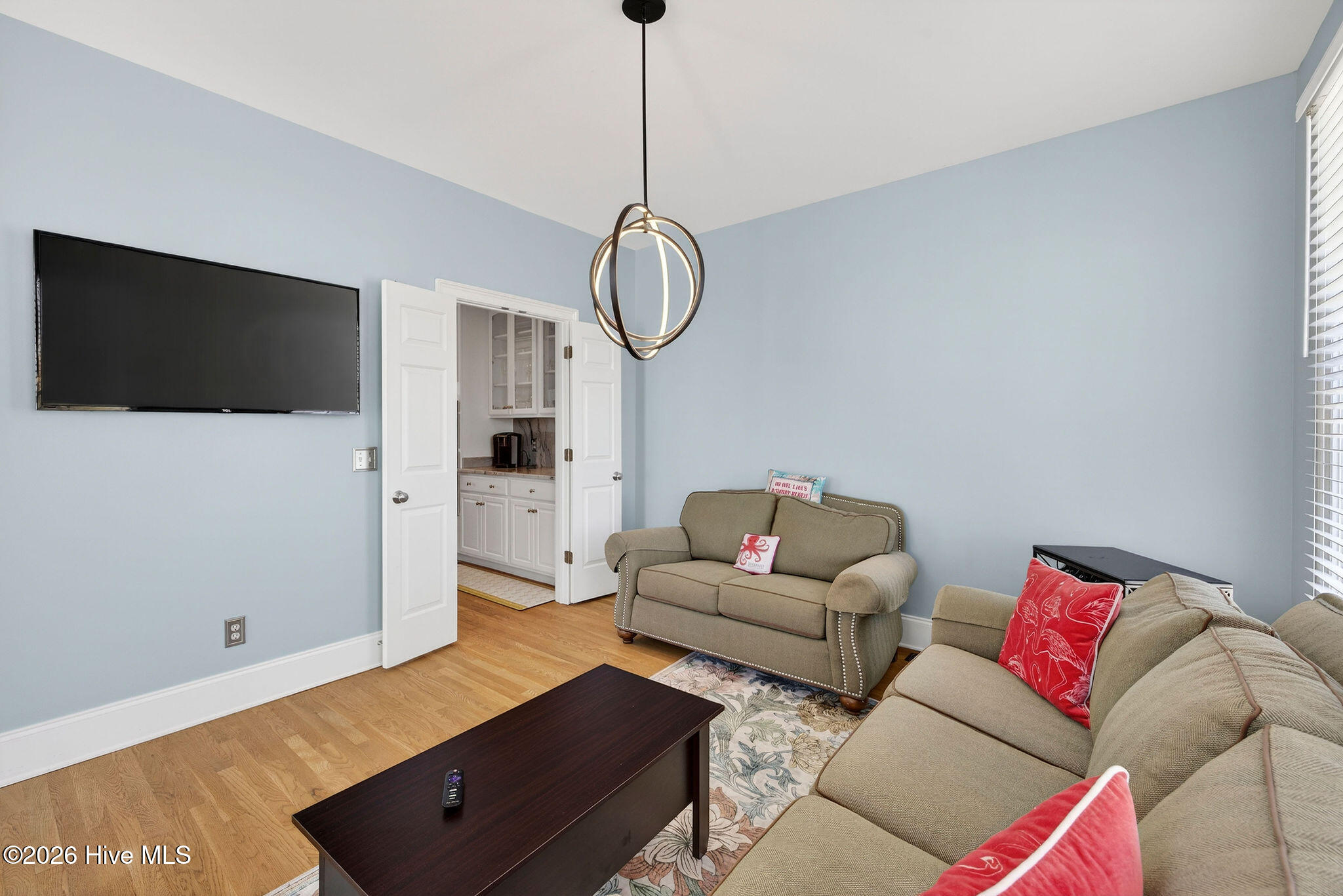 100562225 | Photo 27