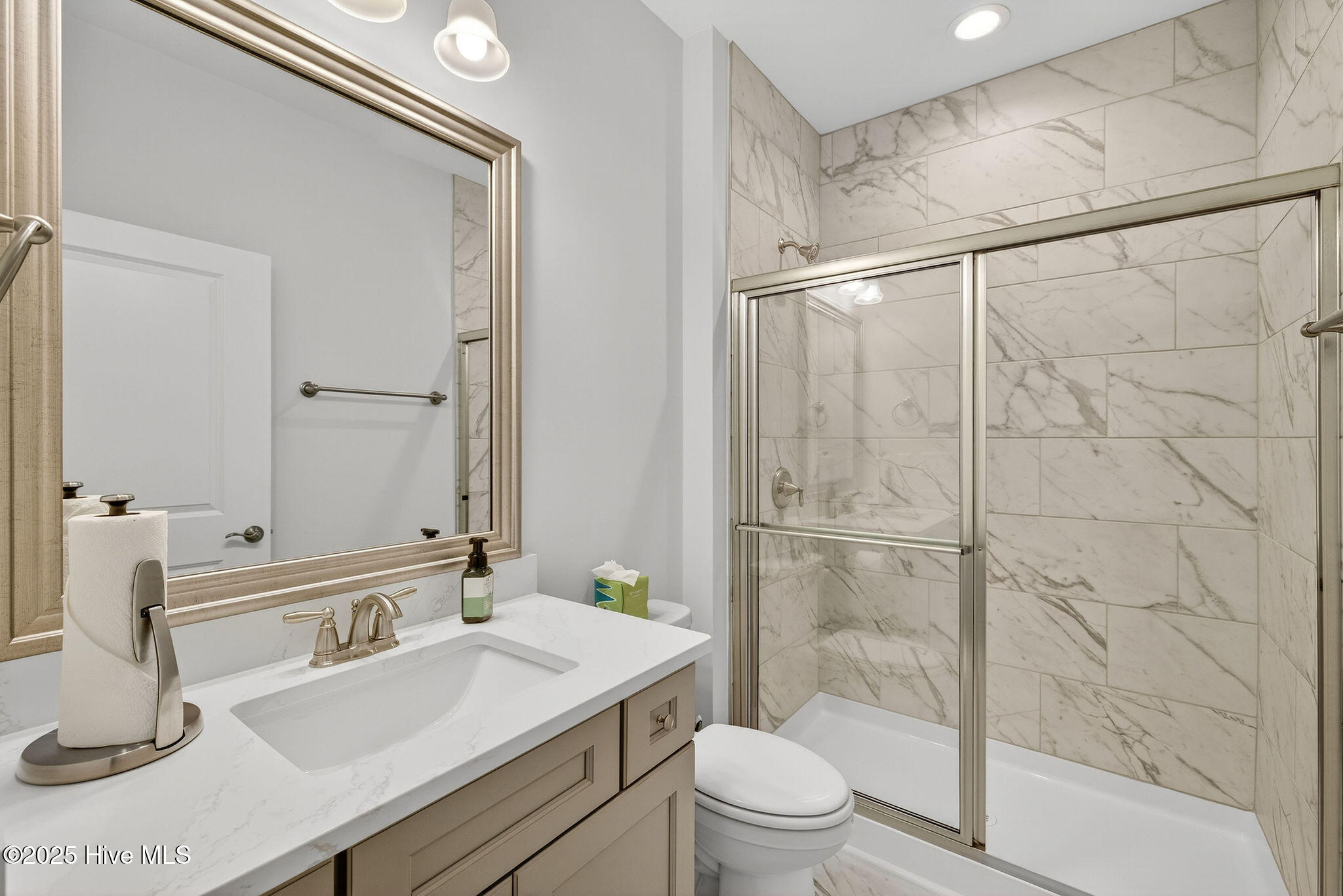 100565700 | Photo 43