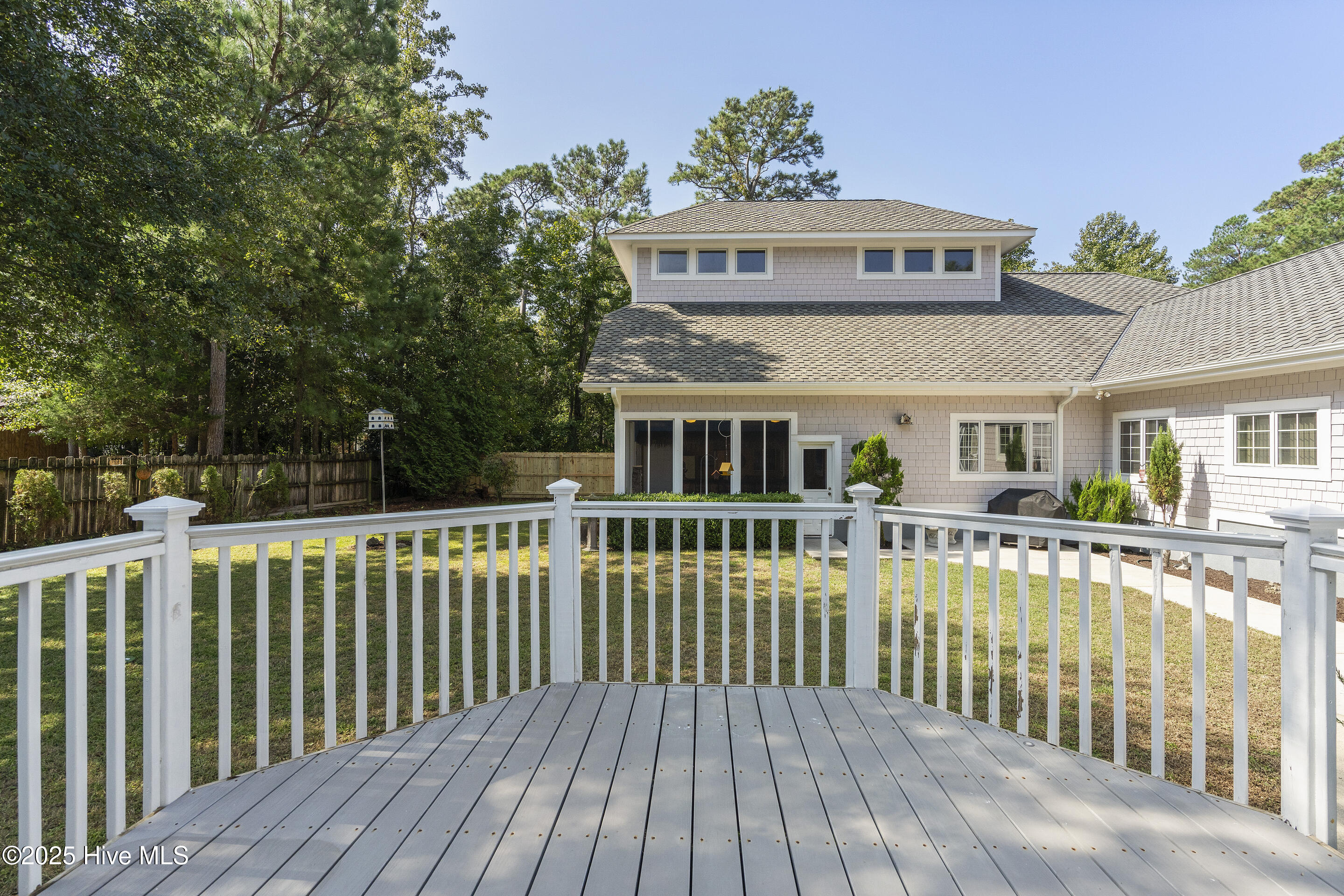 100569480 | Photo 94