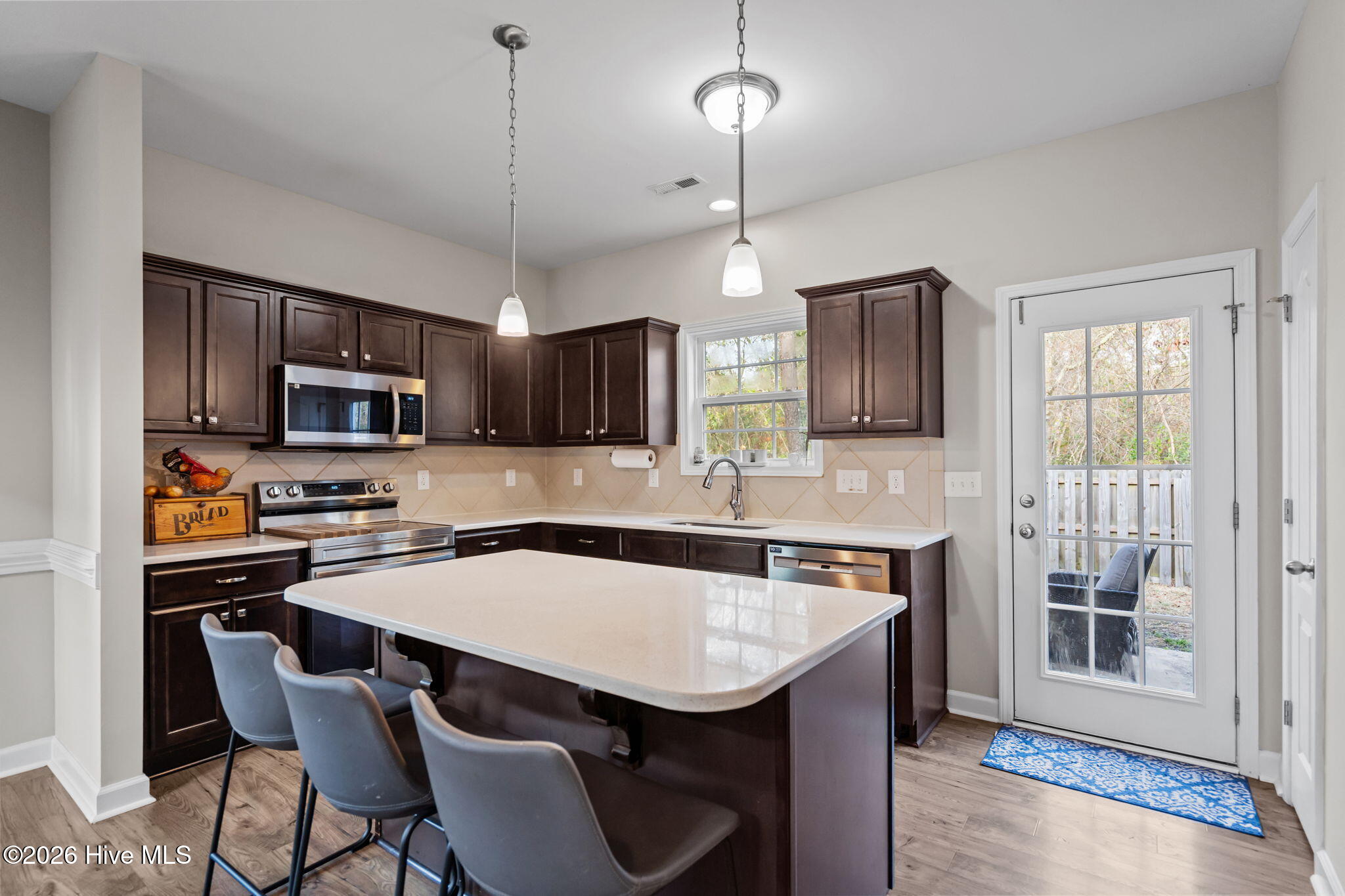 100561090 | Photo 19