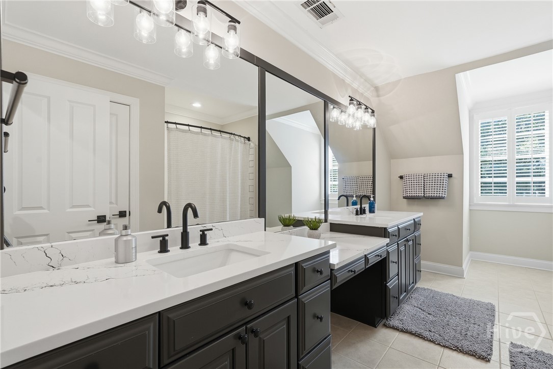 Upstairs bath, spacious double vanity