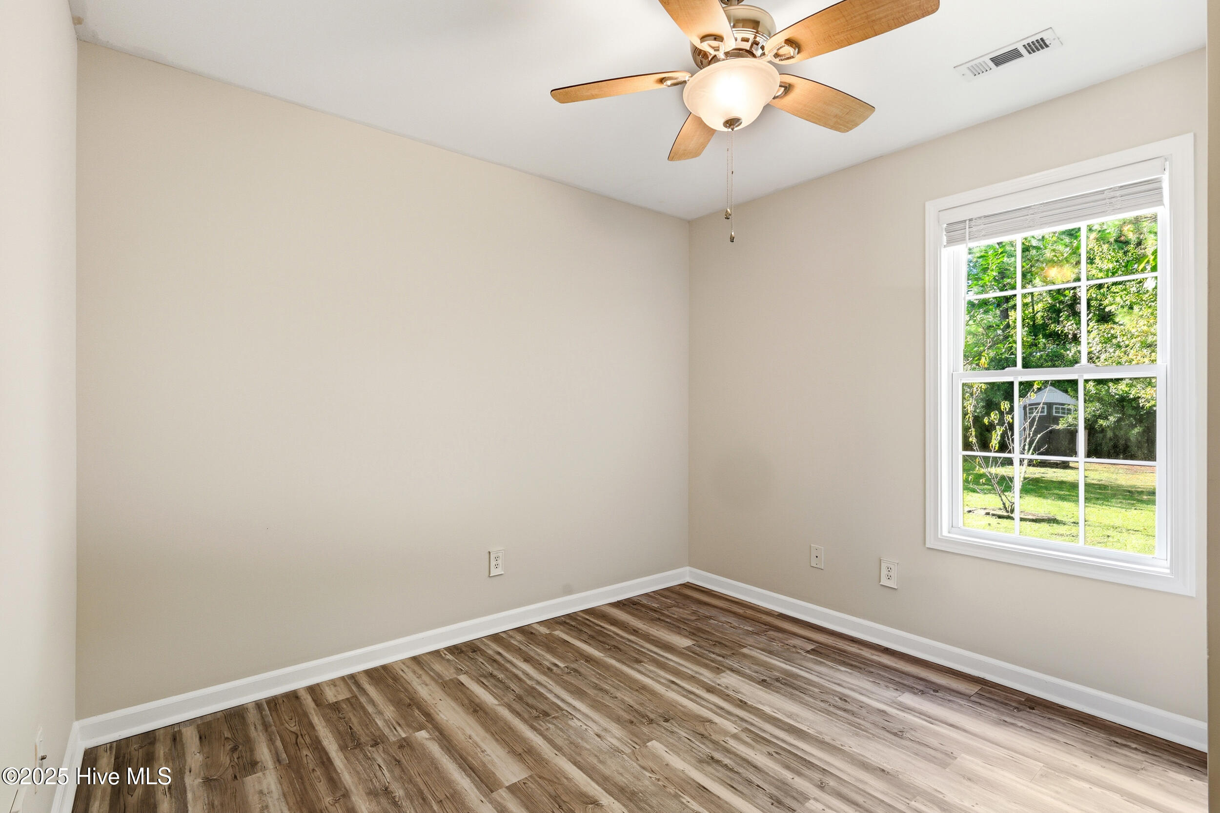 100530409 | Photo 14