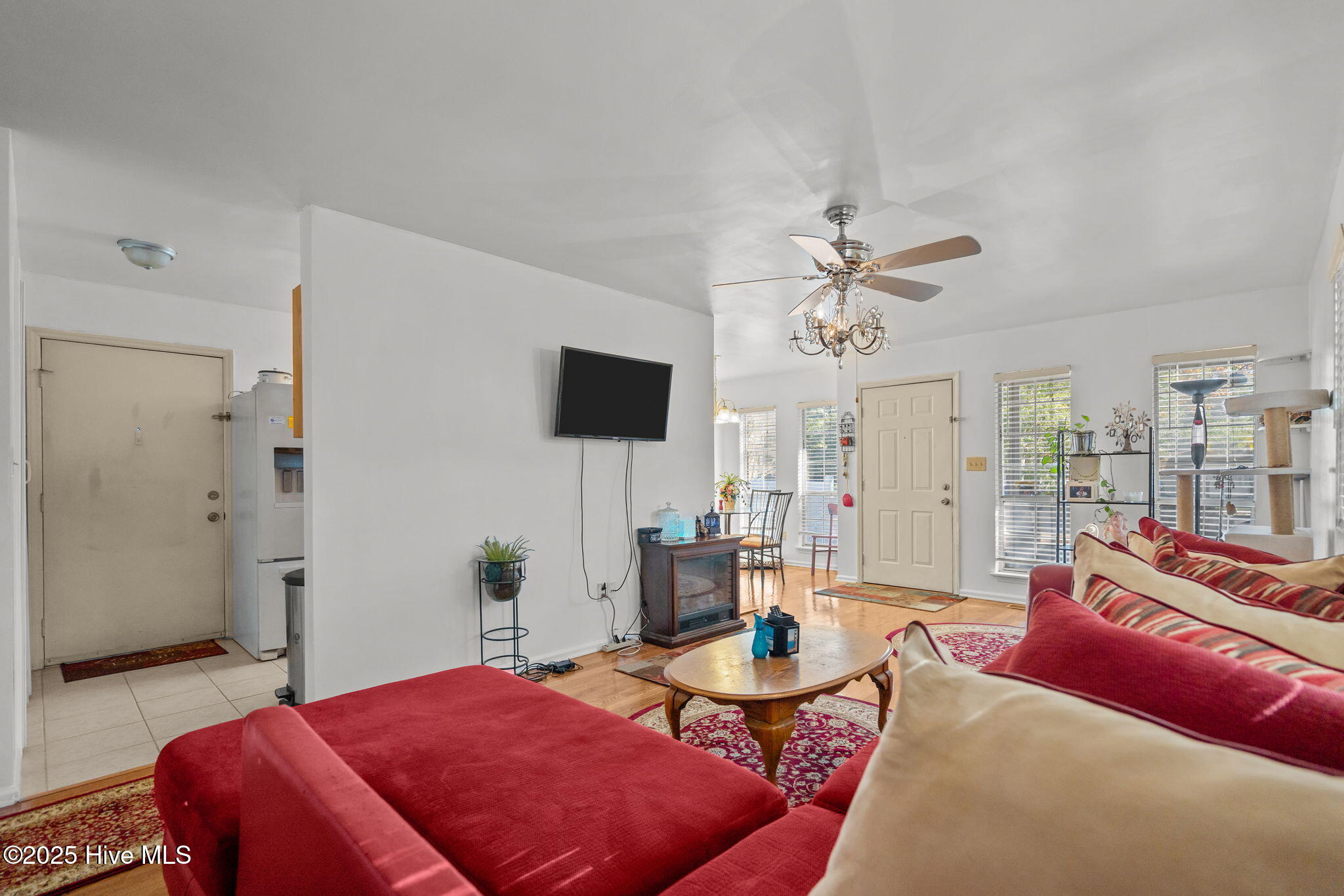 100559605 | Photo 13