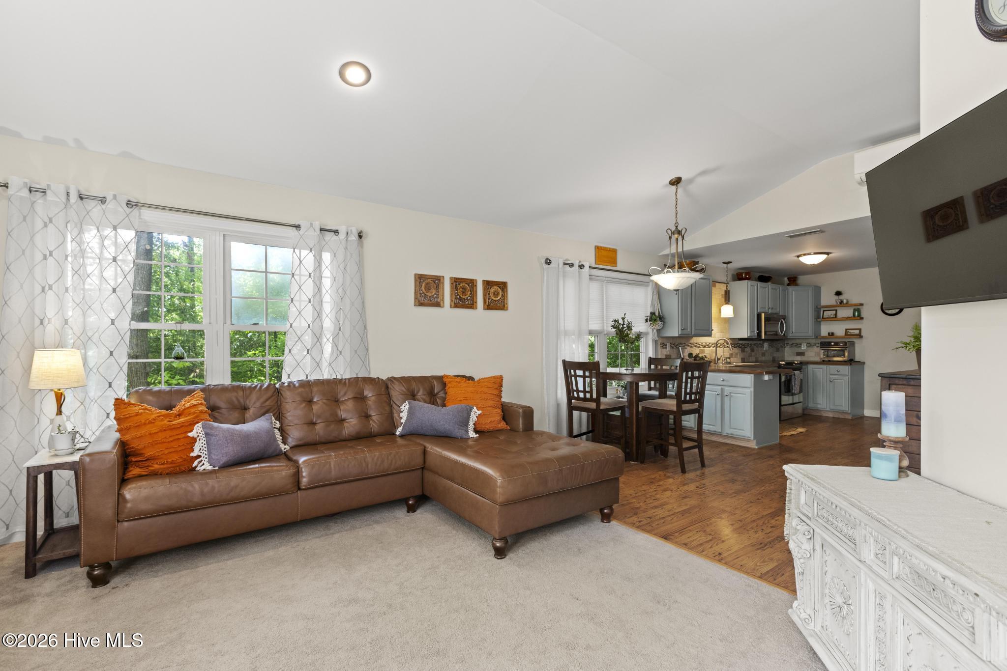 100569223 | Photo 41