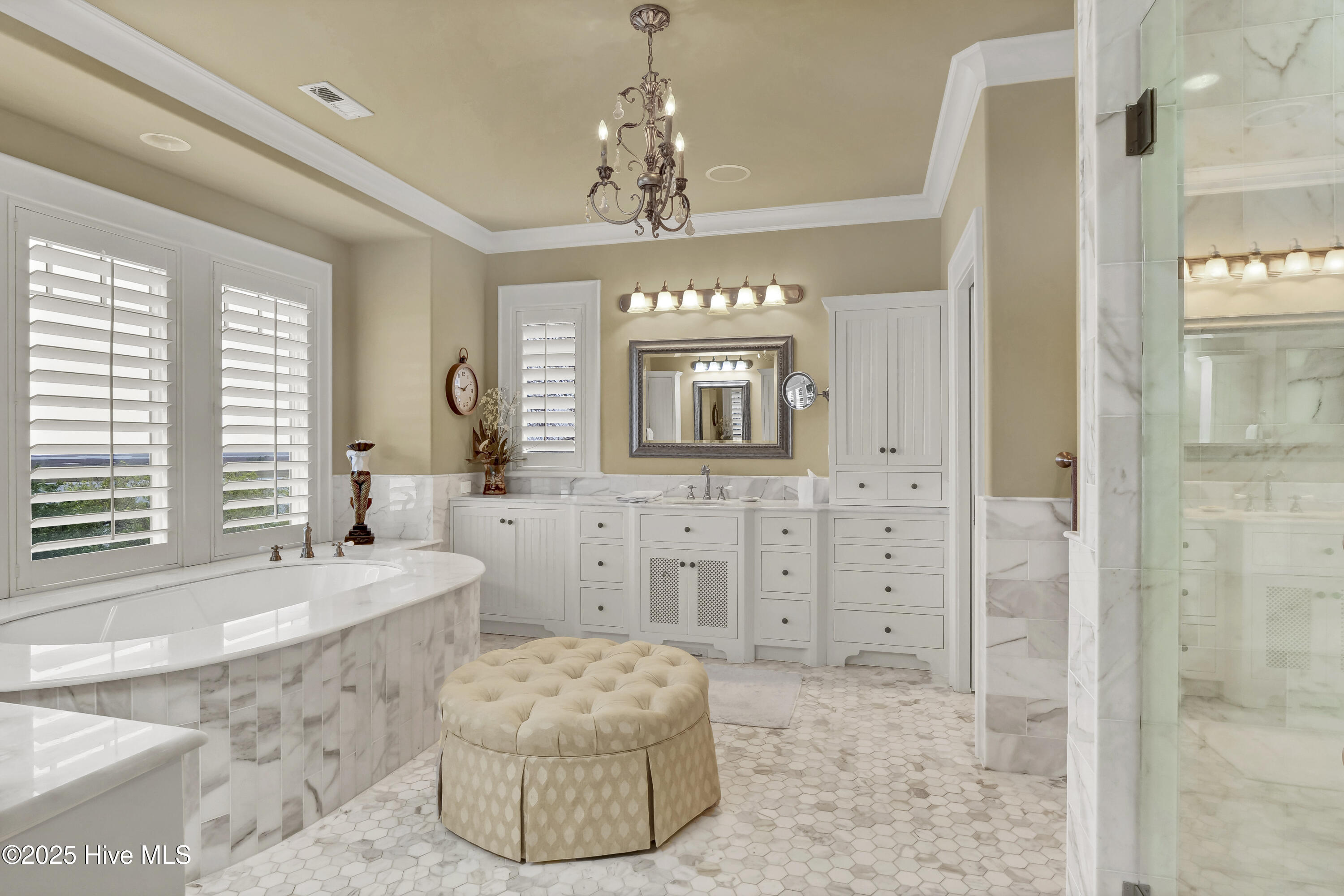 100504113 | Photo 31