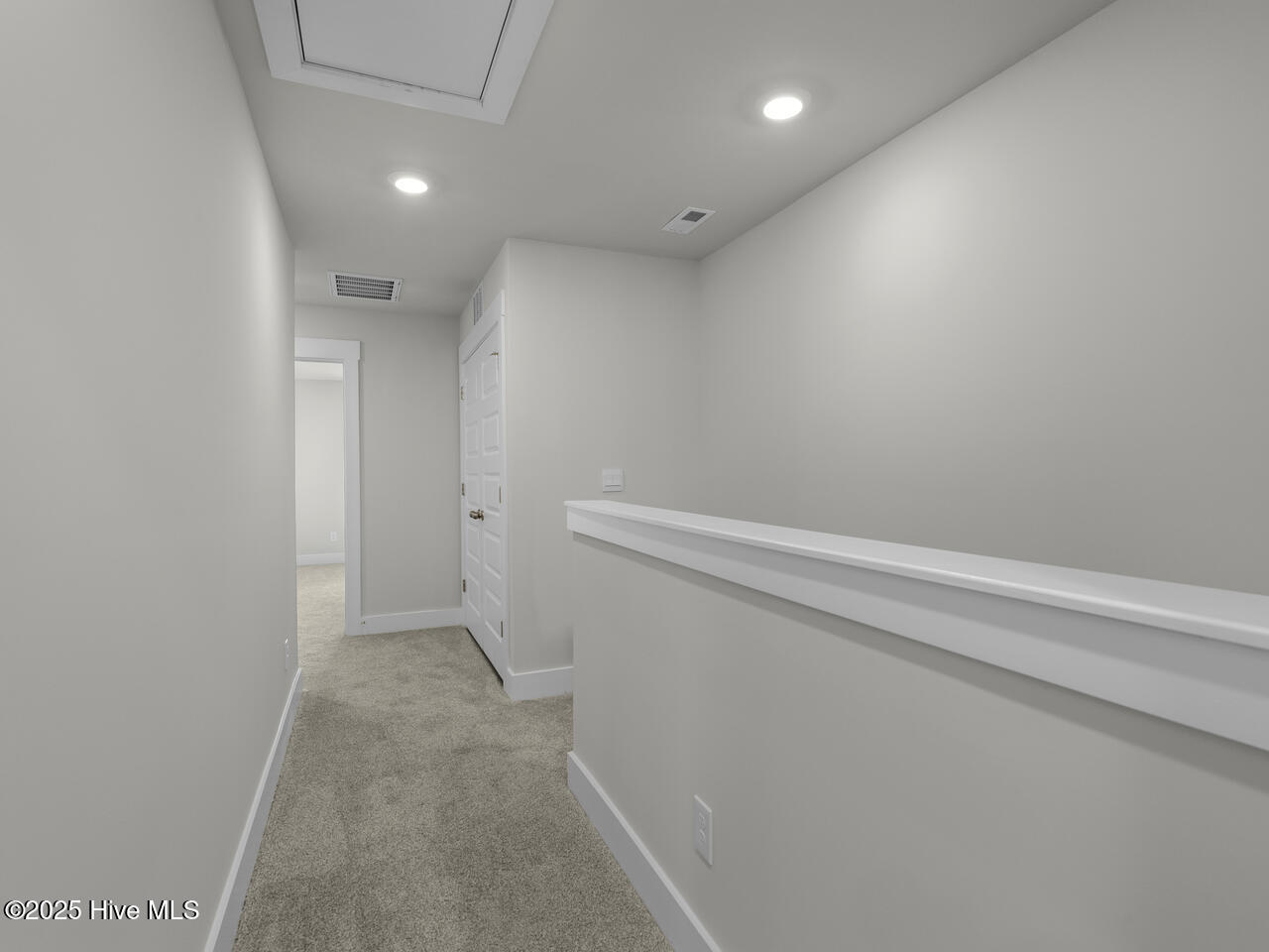 100548431 | Photo 19