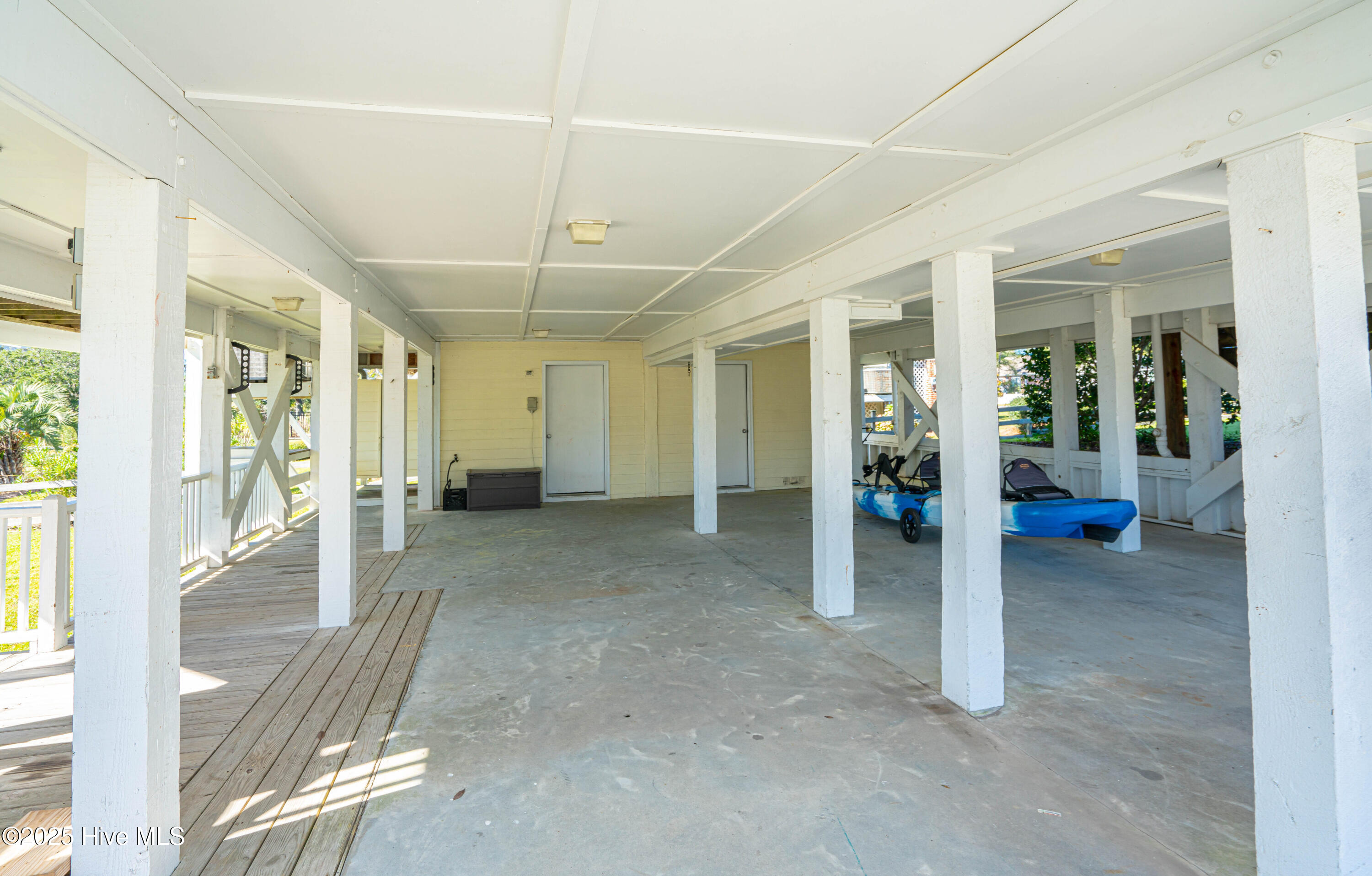 100539099 | Photo 77