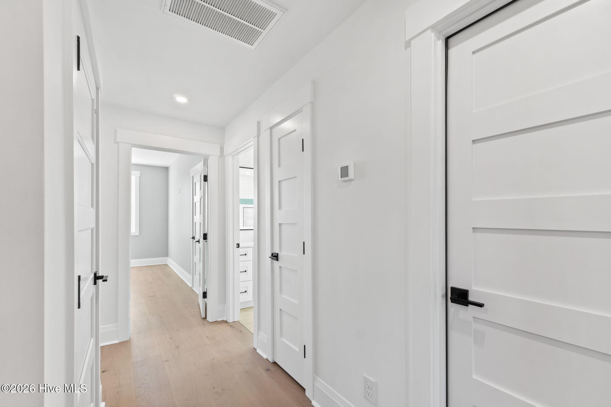 100548911 | Photo 29