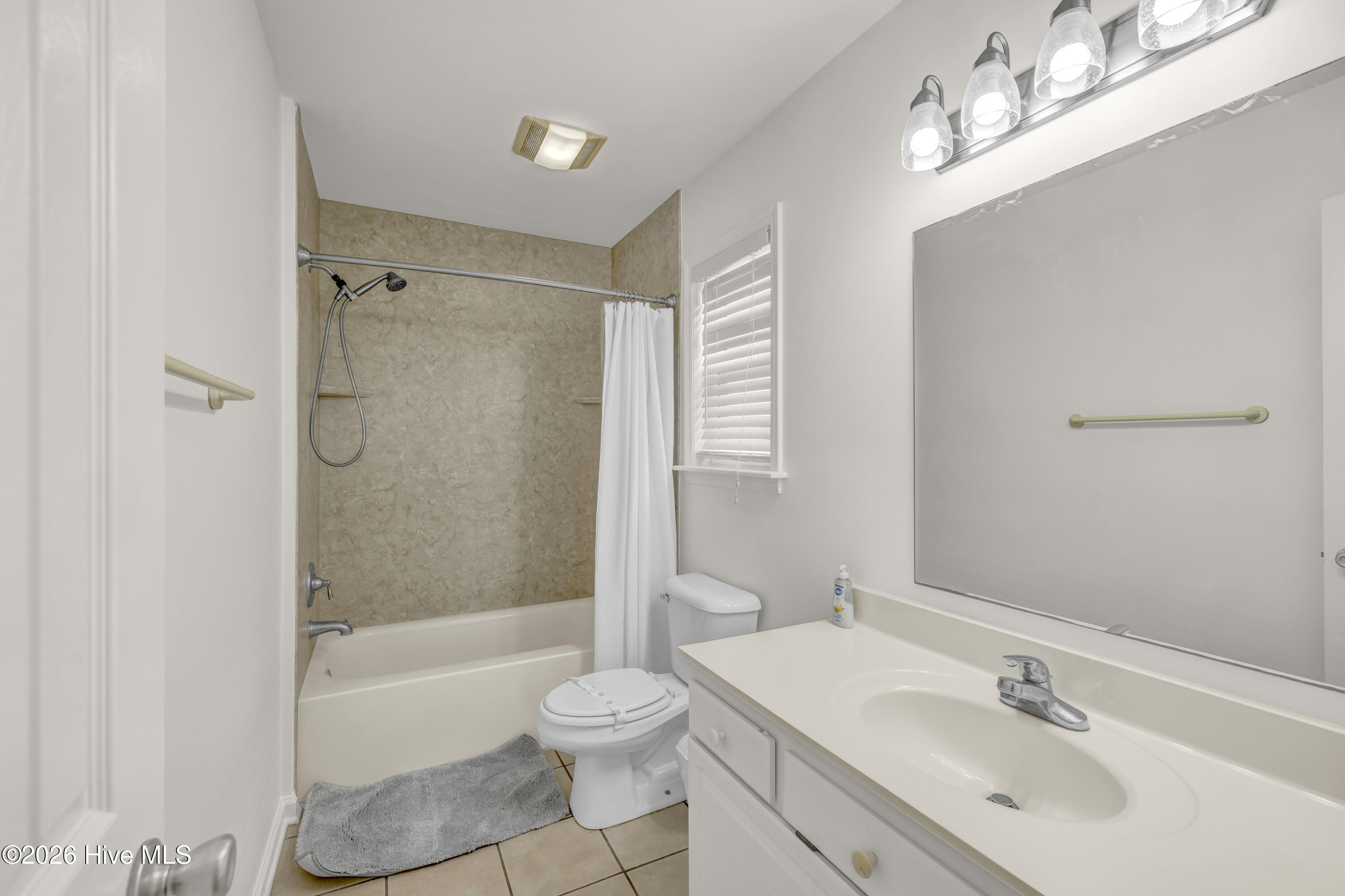 100558701 | Photo 29