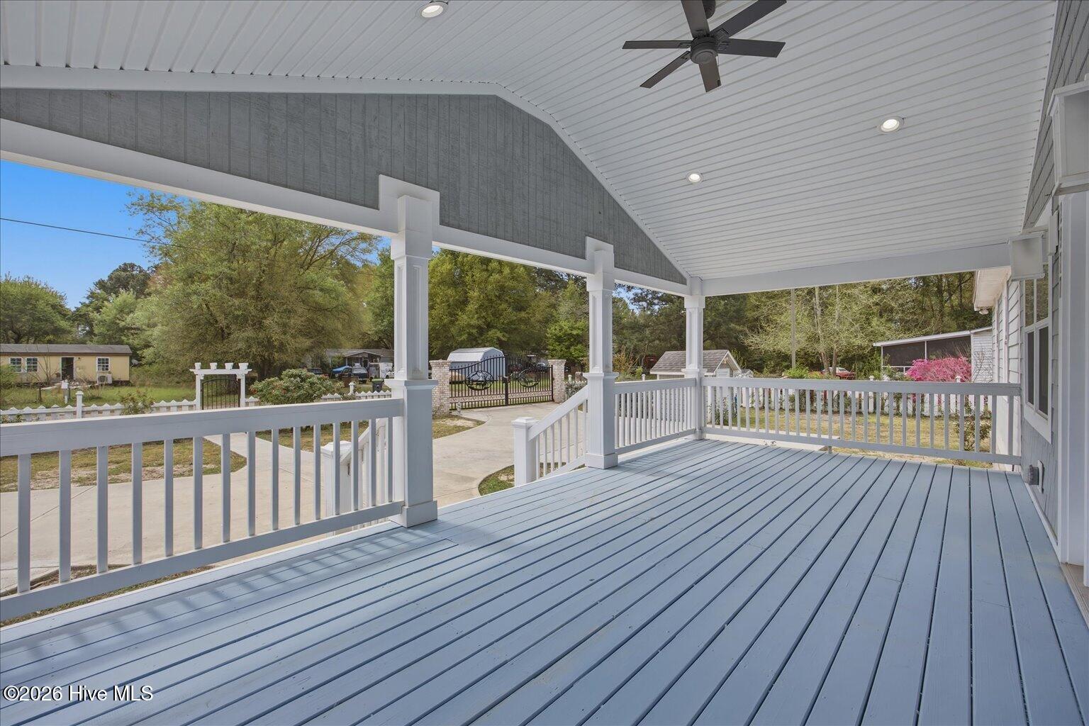 100565054 | Photo 32