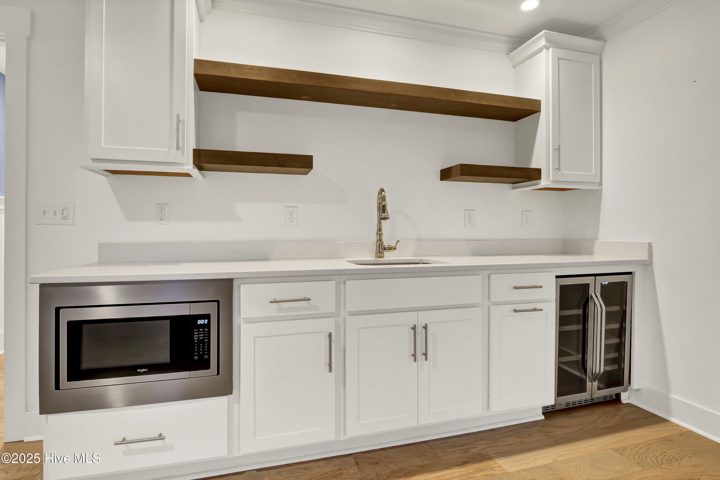 100518047 | Photo 44