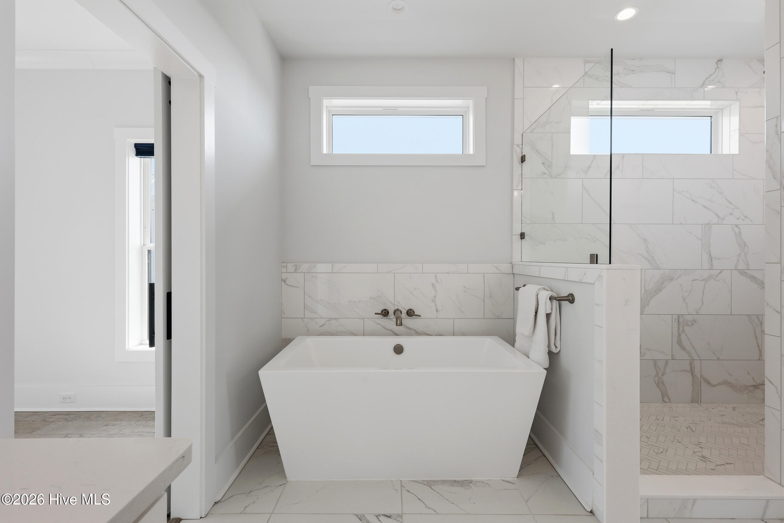 100553970 | Photo 43