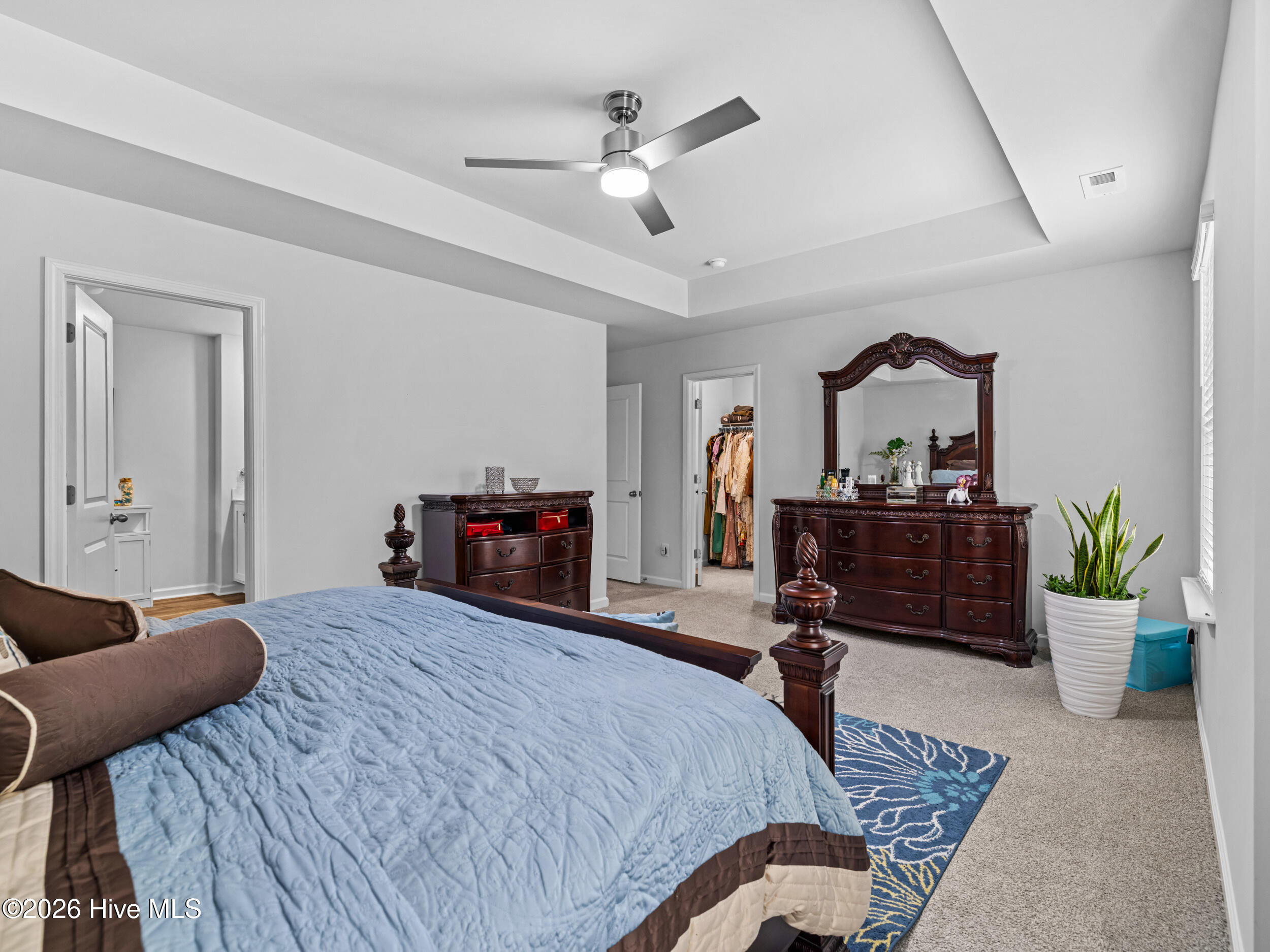 100562938 | Photo 32