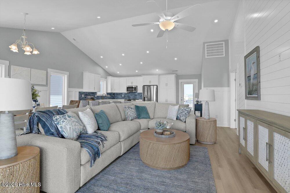 100552100 | Photo 20