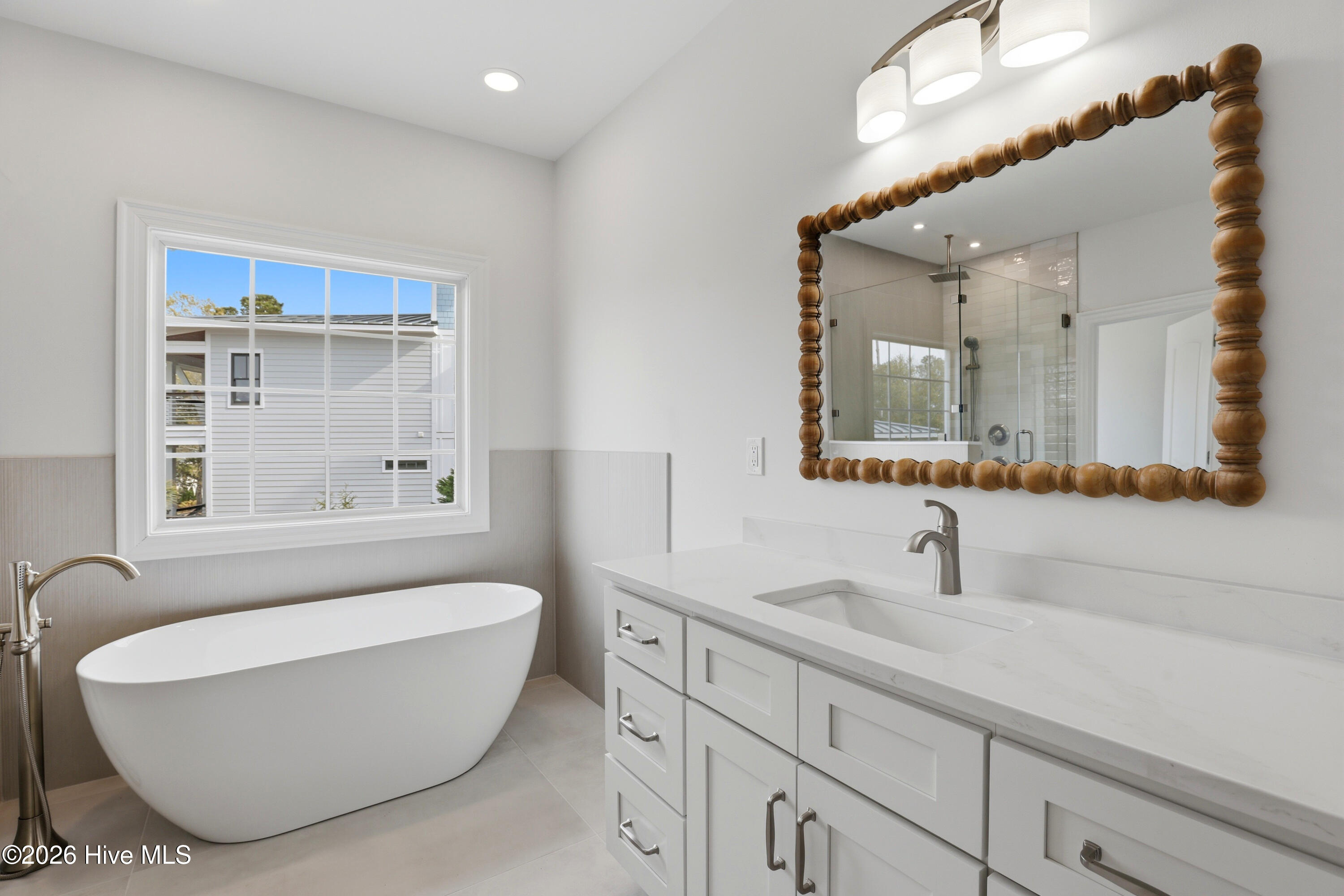 100562697 | Photo 26