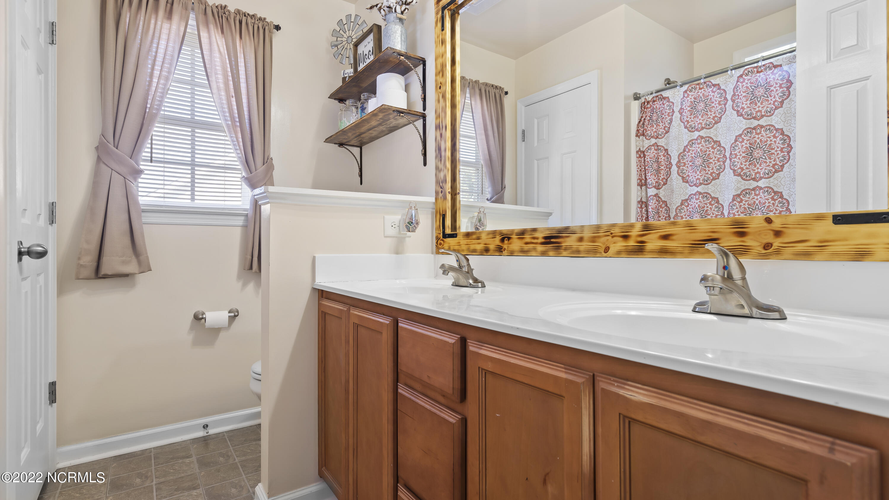 100549623 | Photo 19