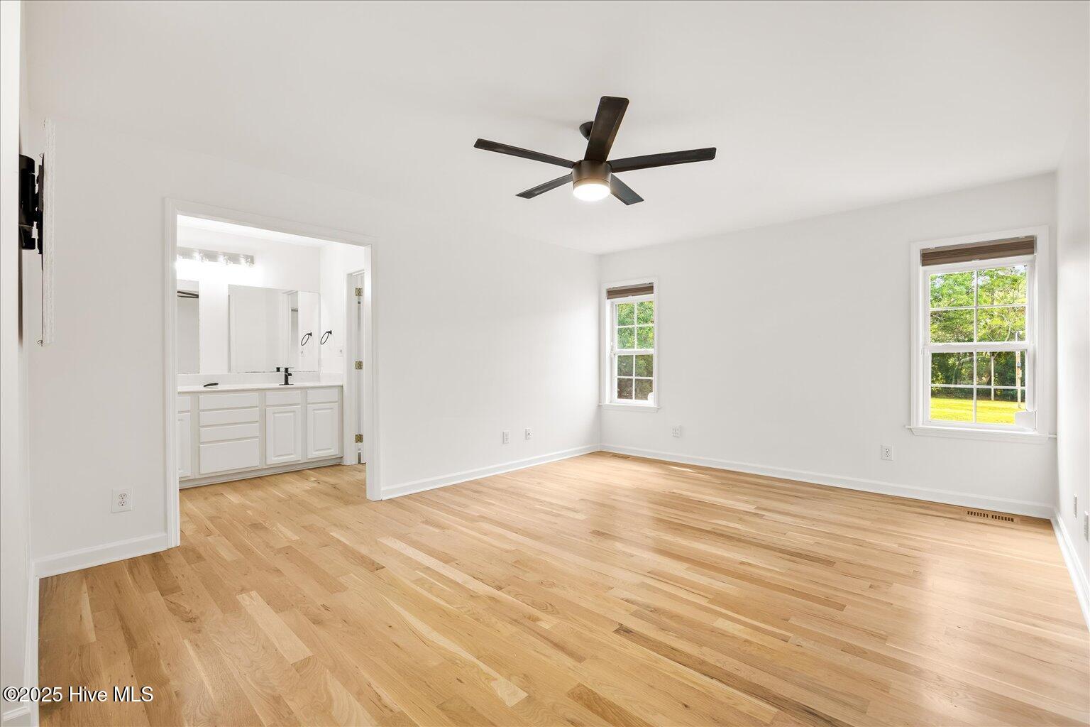 100535280 | Photo 27