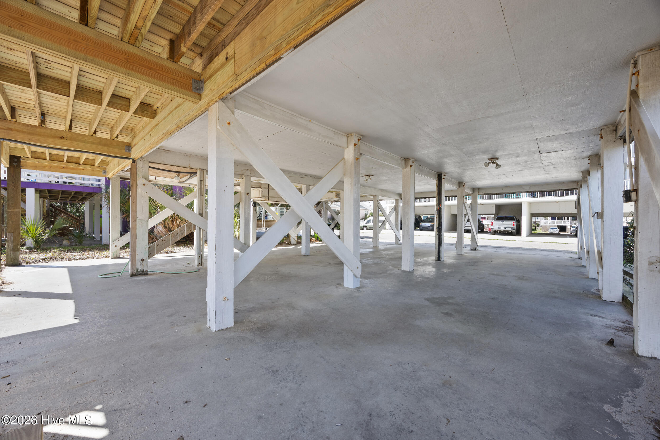 100561648 | Photo 75