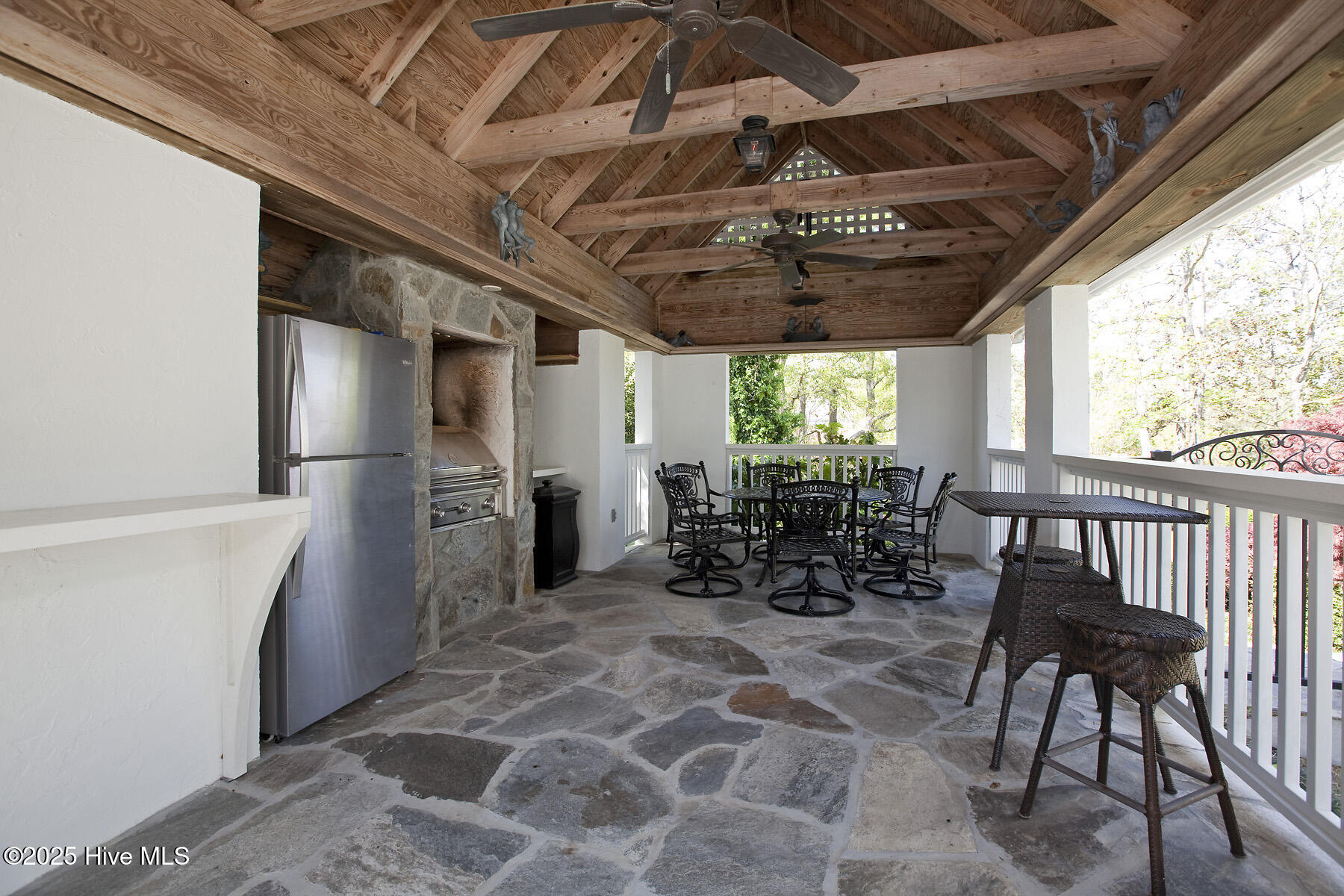 100560338 | Photo 10